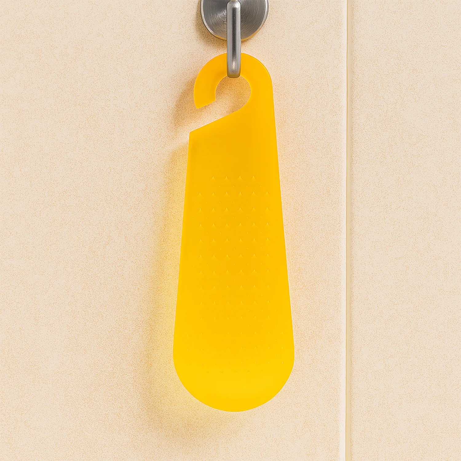 Multipurpose Garlic and Ginger Grater Peeler Tool with Hanging Hook – 1 Pc - Image 4