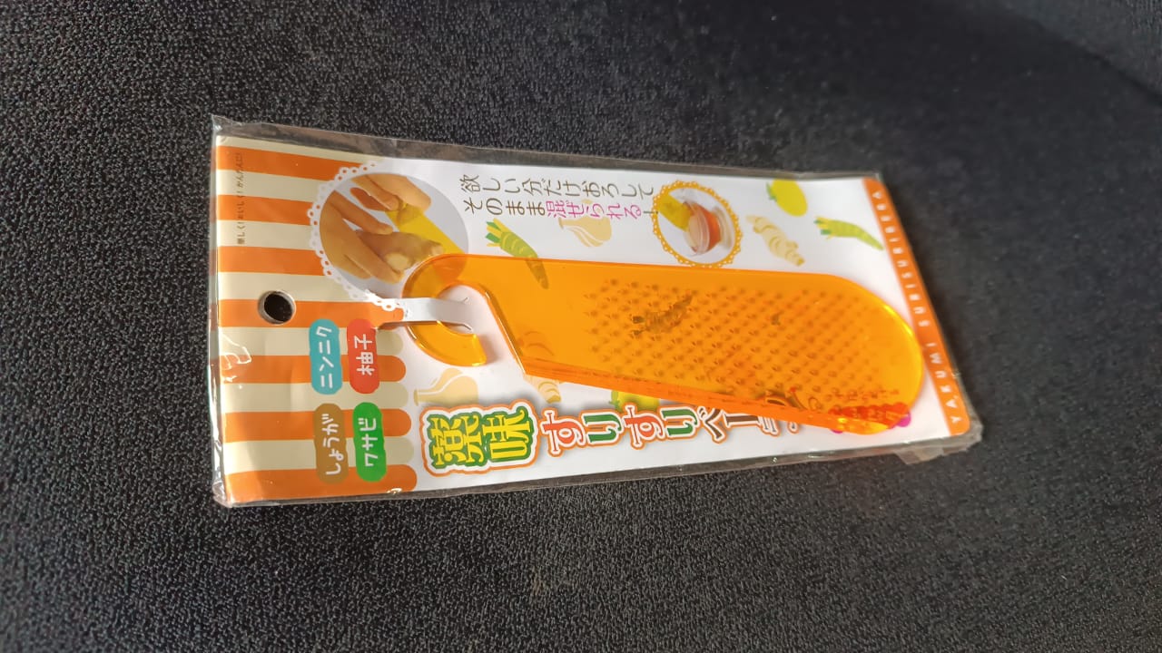 Multipurpose Garlic and Ginger Grater Peeler Tool with Hanging Hook – 1 Pc - Image 7