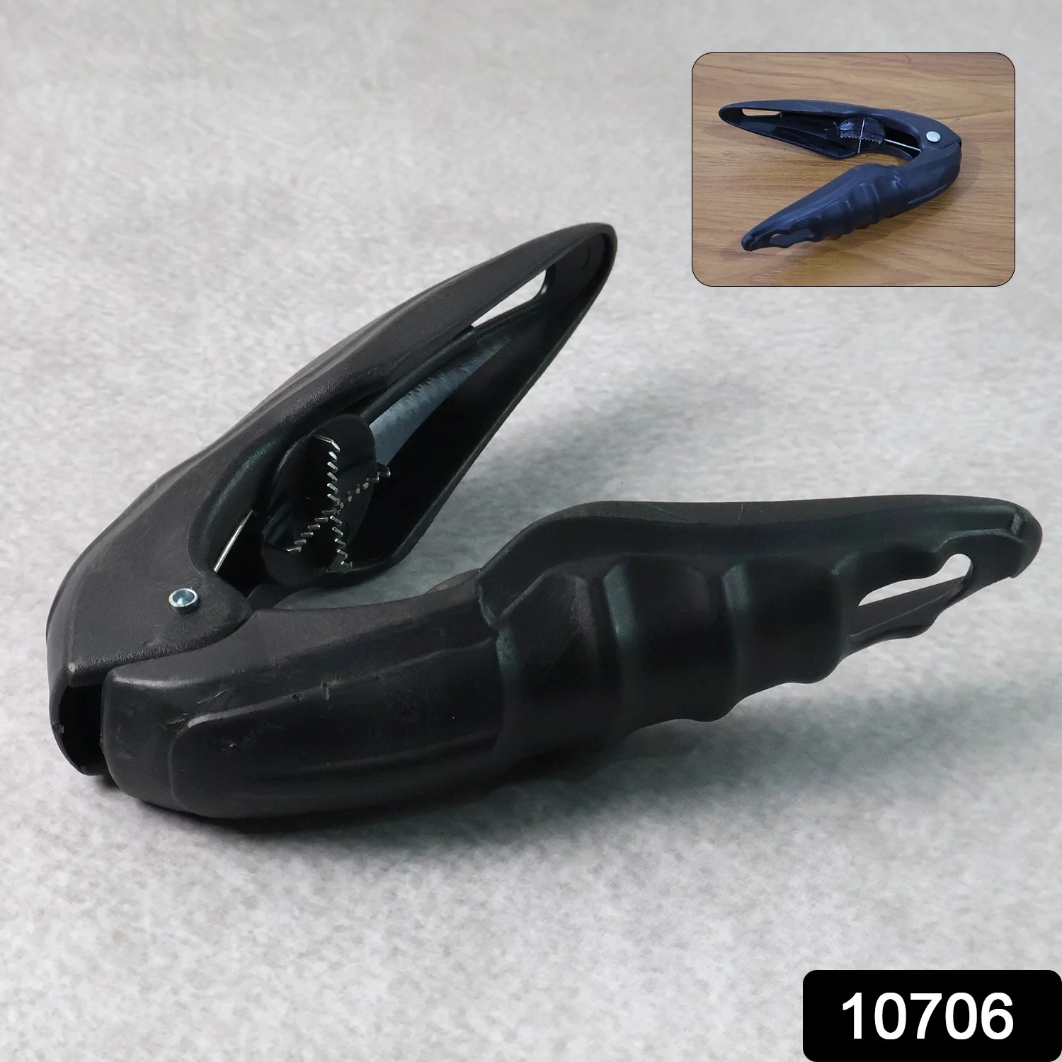 Multipurpose Walnuts and Seafood Cracker Tool - (1 Pc) - Image 2