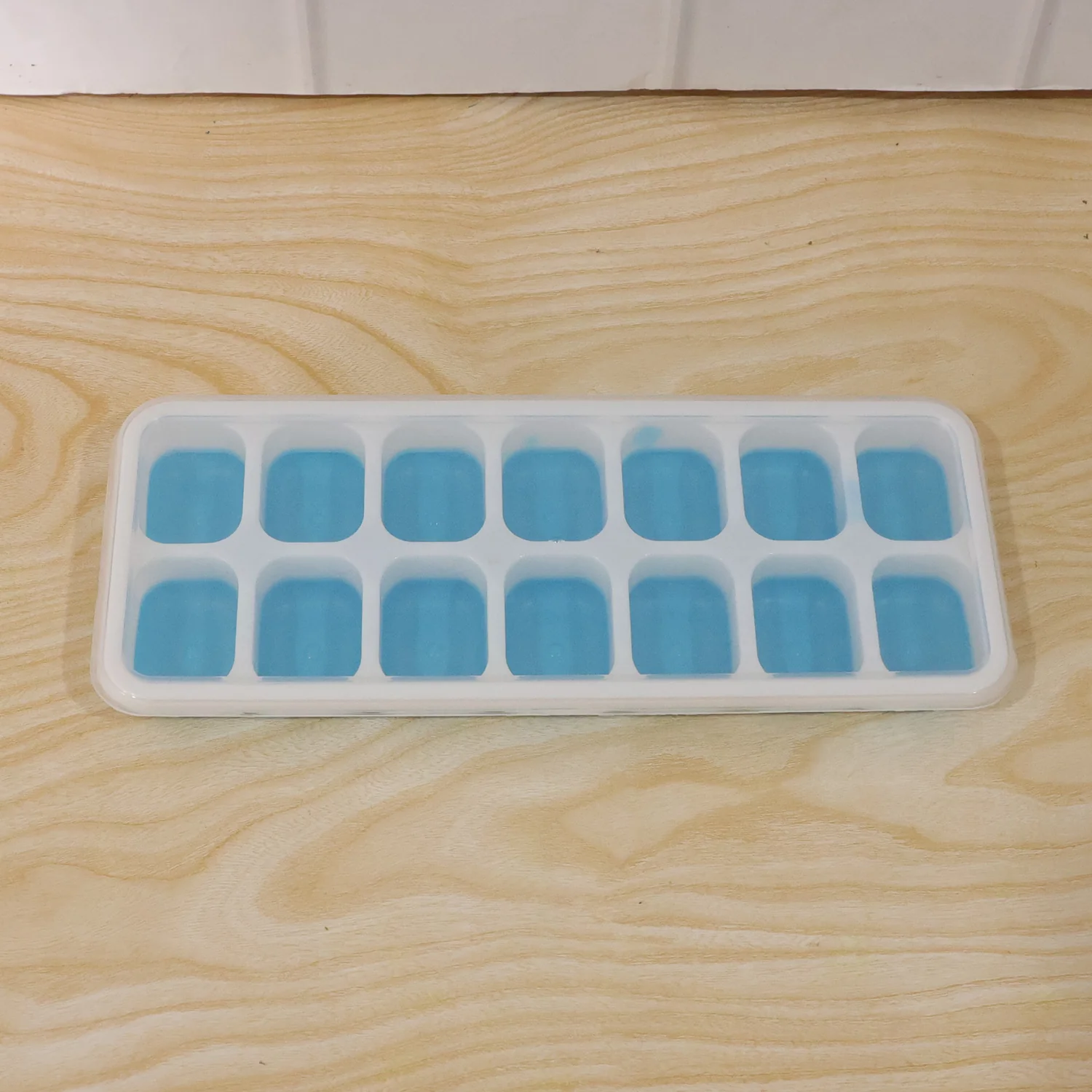 Multipurpose Plastic Ice Cube Tray With Lid (1 Pc, 14 Gride) - Image 9