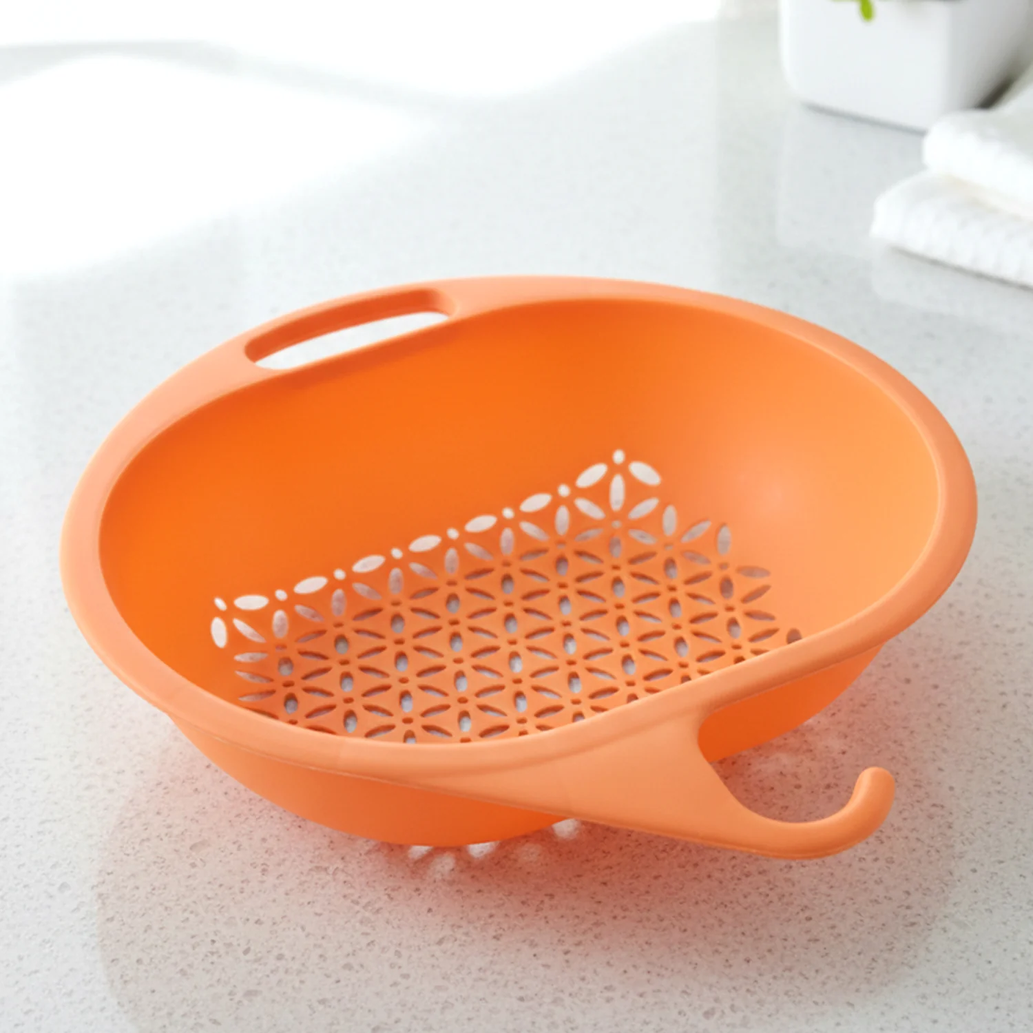 Multipurpose Plastic Kitchen Strainer Bowl with Hook Handle (1 Pc) - Image 7
