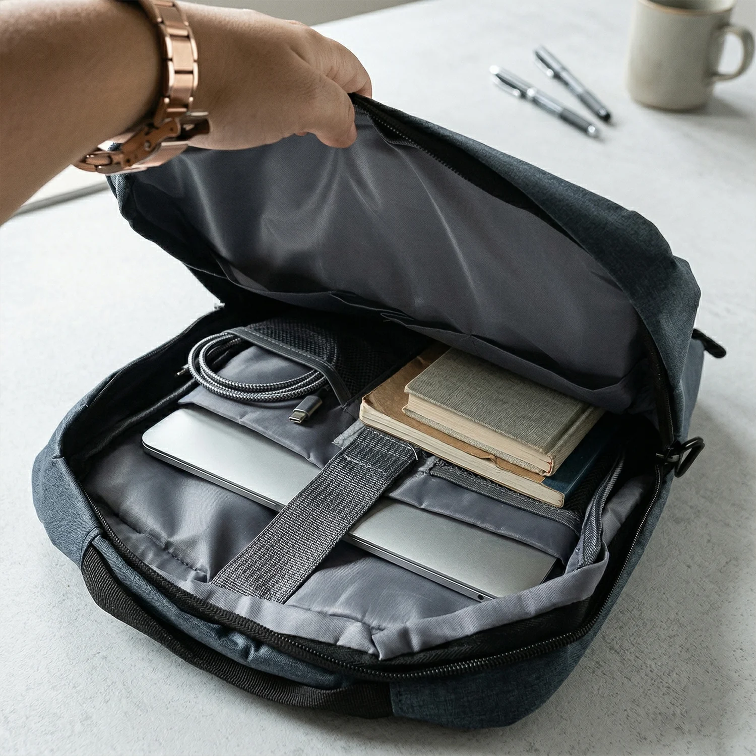 Multipurpose Travel Luggage Backpack with USB Charging Port (1 Pc, 37x28 Cm) - Image 5