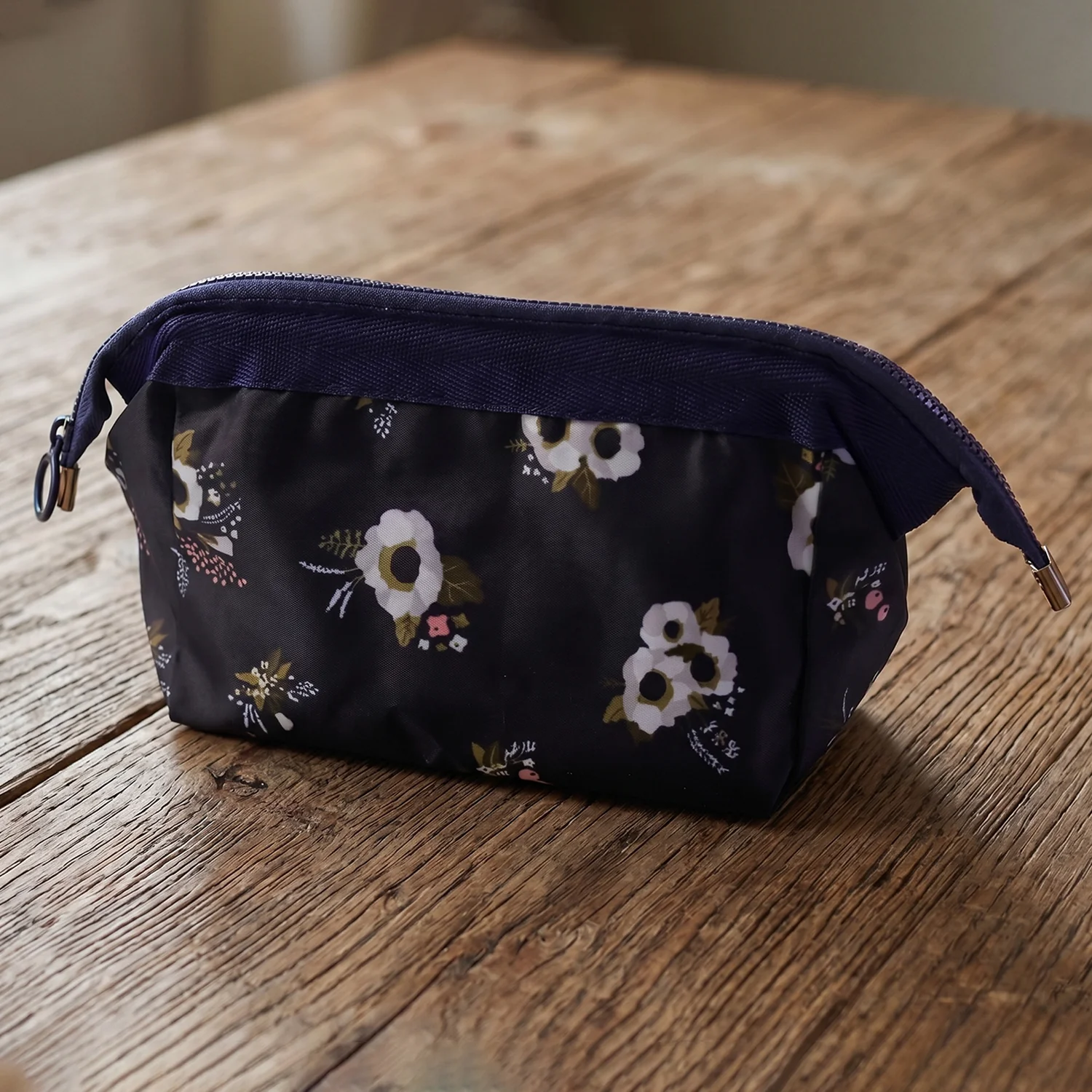 Stylish Multipurpose Cosmetic Storage Pouch Bag (1  Pc, 18x12 Cm) - Image 3