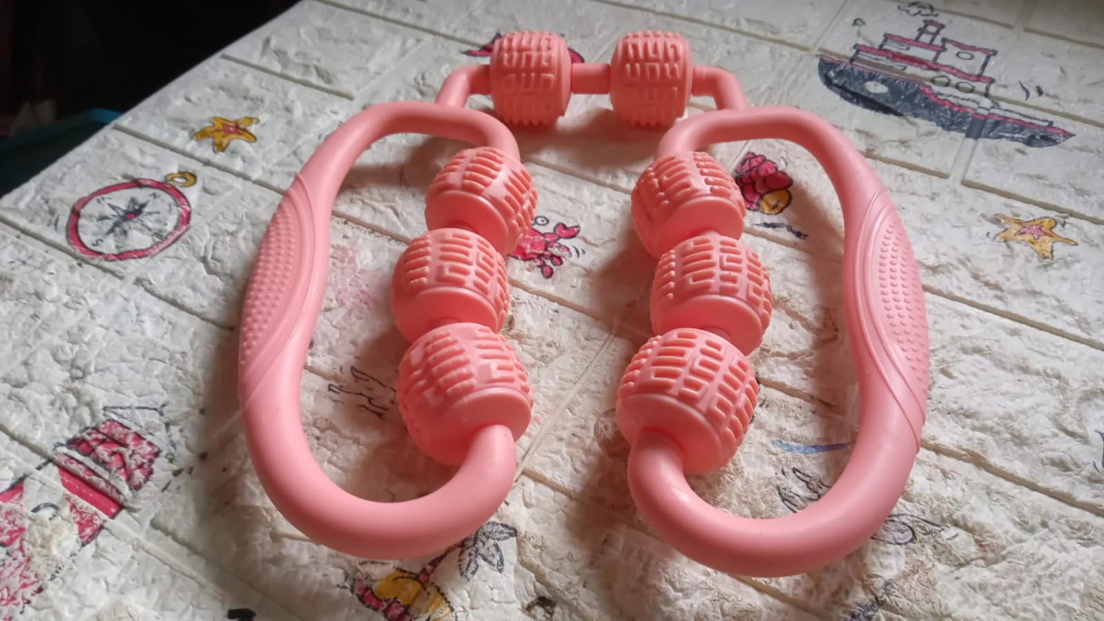Muscle Massage Roller 8 Wheels Relieve Soreness Leg Muscle Roller Fitness Roller Muscle Relaxer Massage Roller Ring Clip All Round Massaging Uniform Force Elastic PP Drop Shaped for Home Use (1 Pc) - Image 5