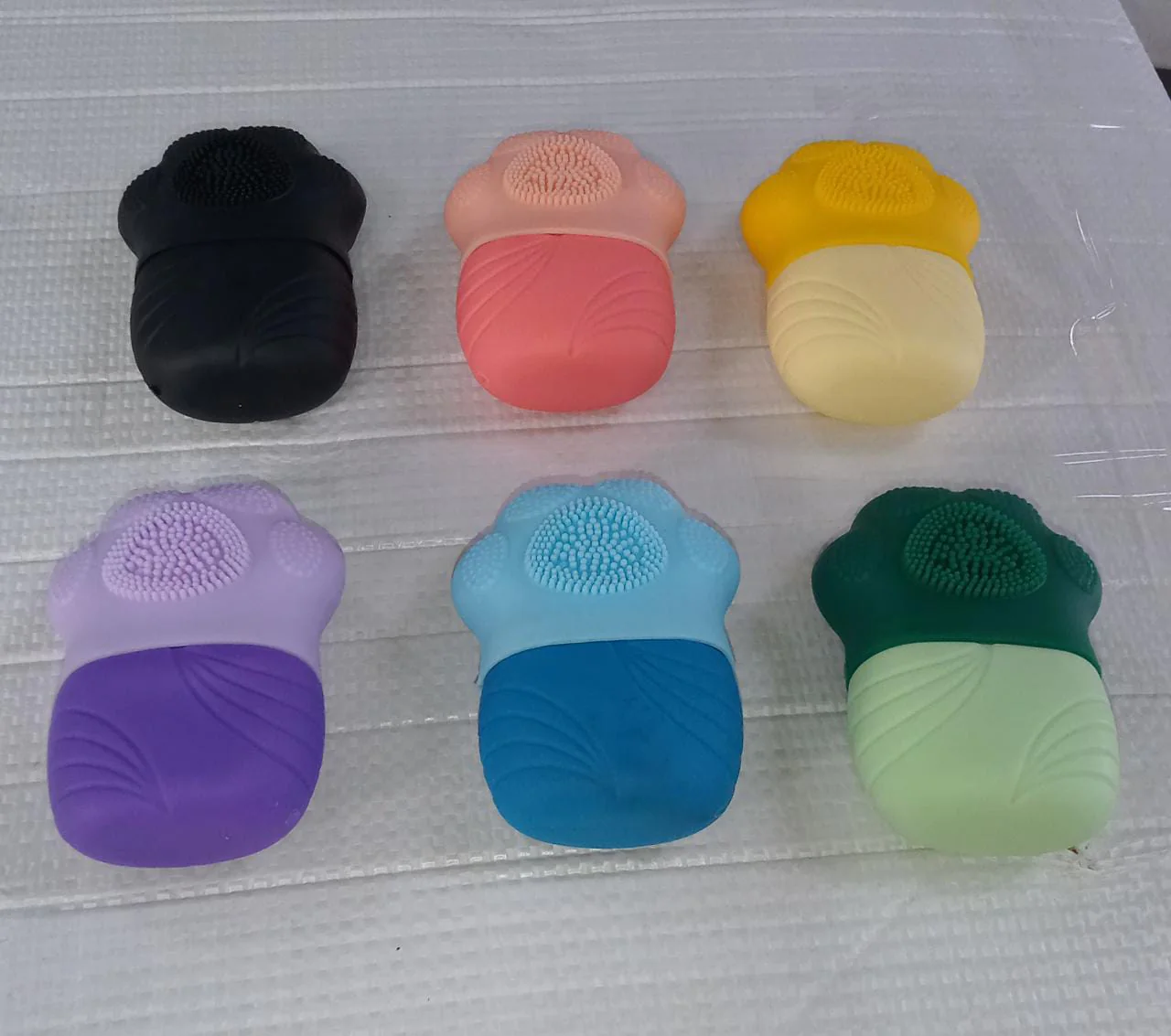 Non-Slip Silicone Ice Roller for Face – Reusable Beauty Tool (1 Pc) - Image 6