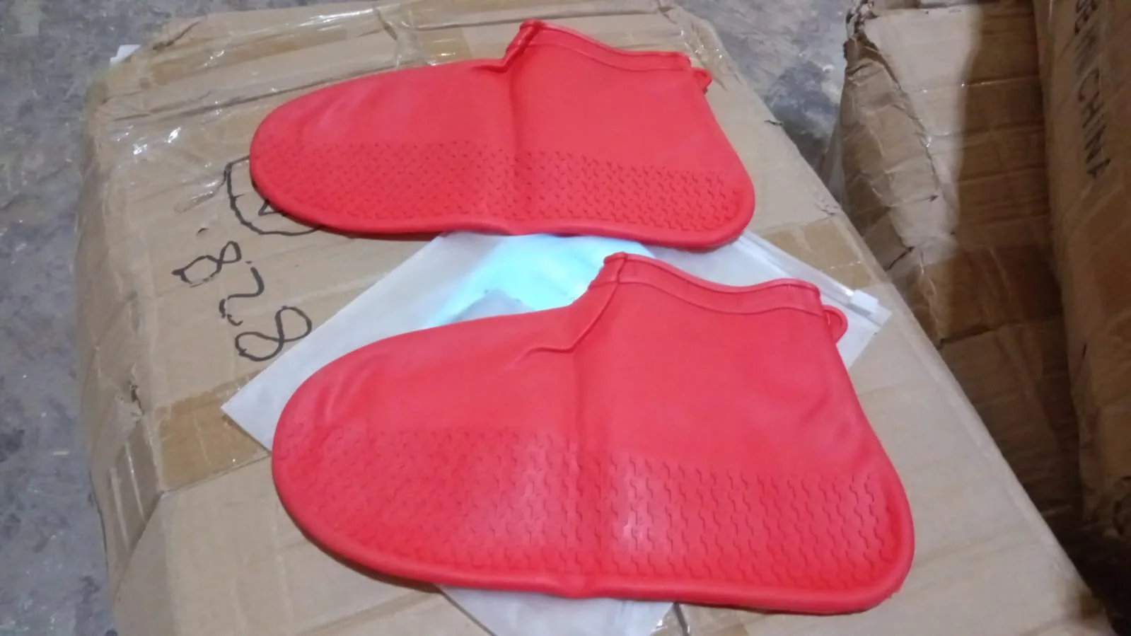 Non-Slip Silicone Waterproof Boot Shoe Cover (Medium Size / 1 Pair / Mix Color) - Image 7