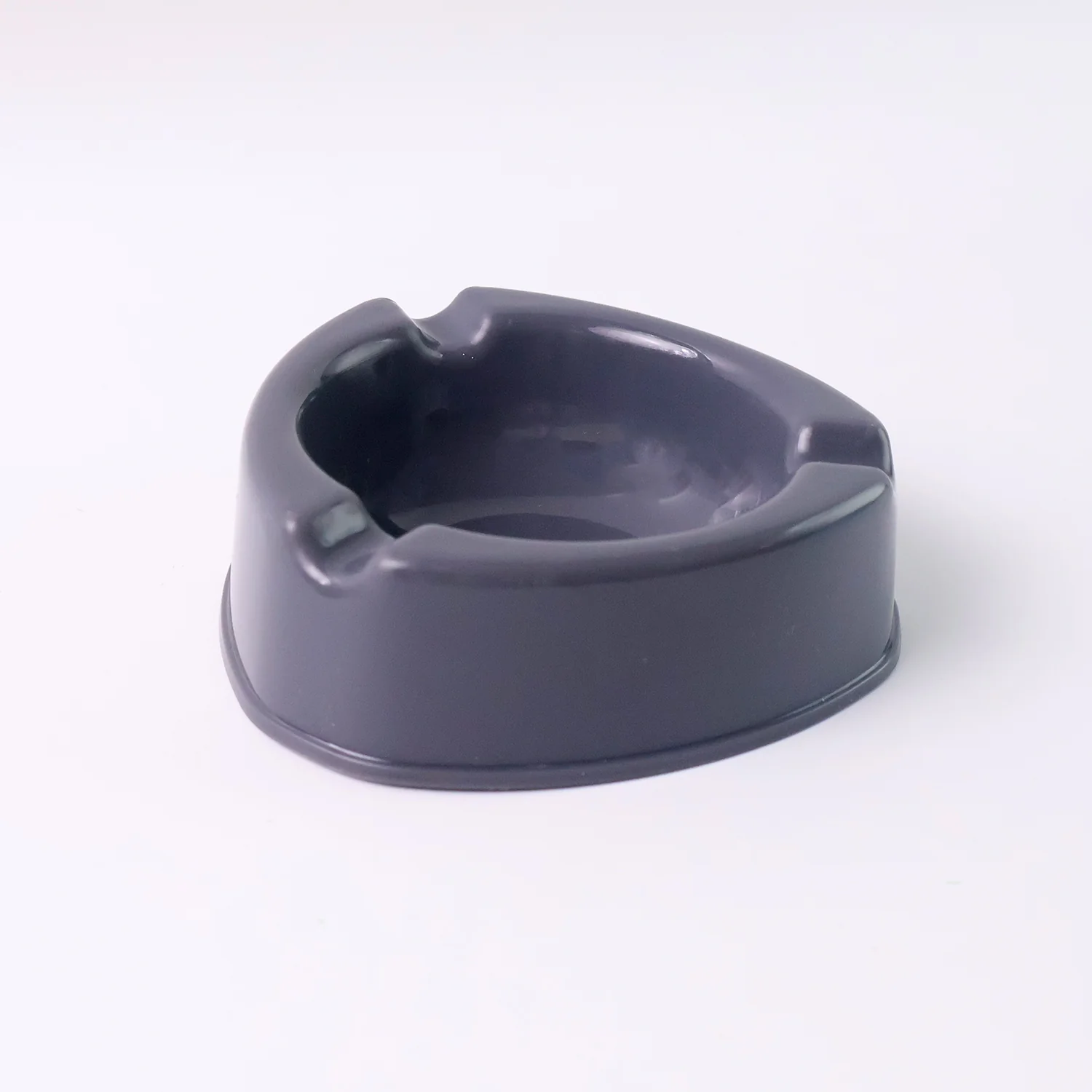 Oblivion Durable Plastic Ashtray Wide Bowl and Triple Cigarette Holder Slots (1 pc) - Image 5
