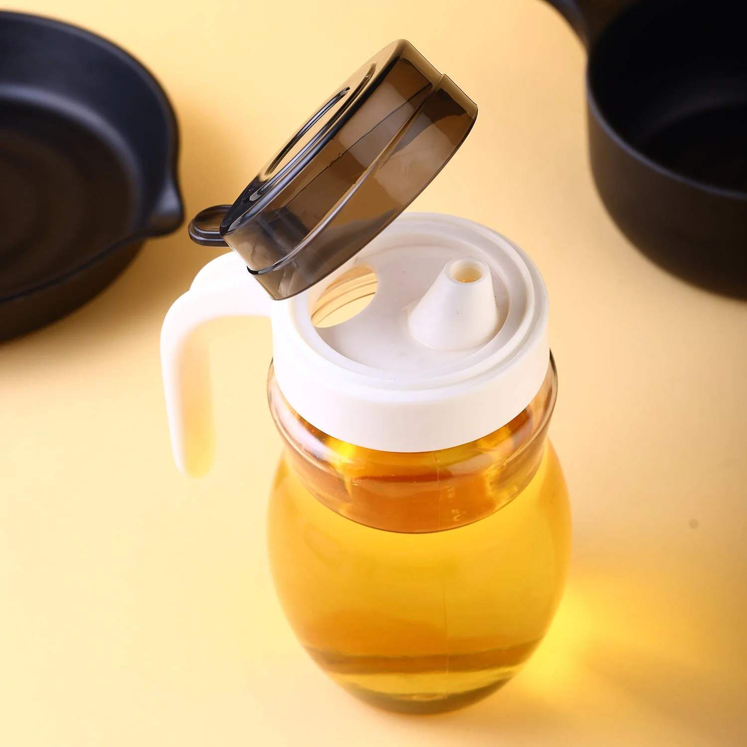Oil Dispenser Plastic with small nozzle 650ml - Image 3