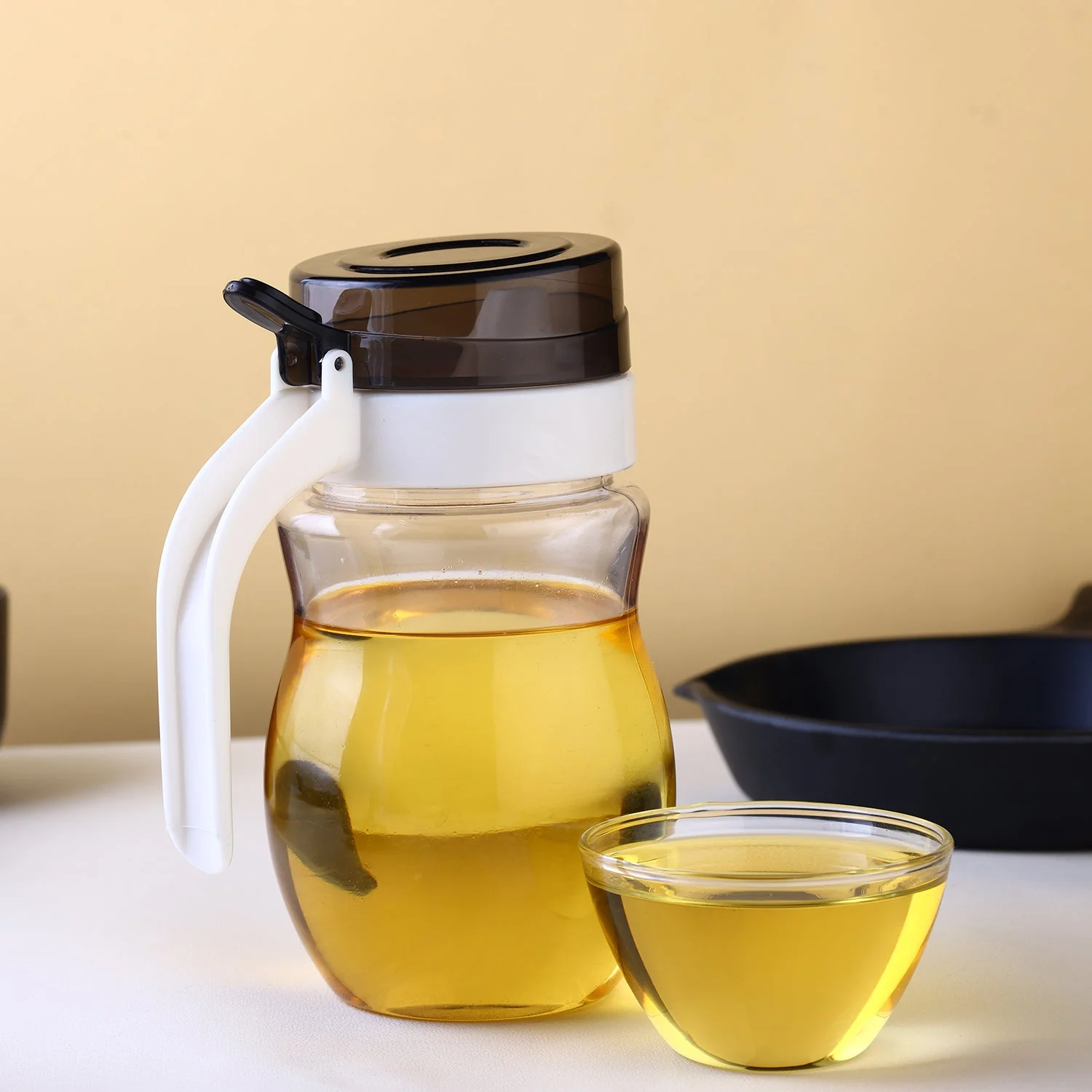 Oil Dispenser Plastic with small nozzle 650ml - Image 6