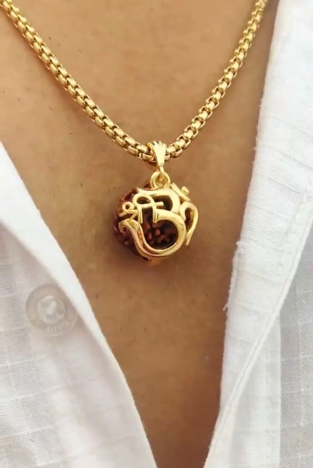 Om Rudraksha Pendant With Chain - Image 4
