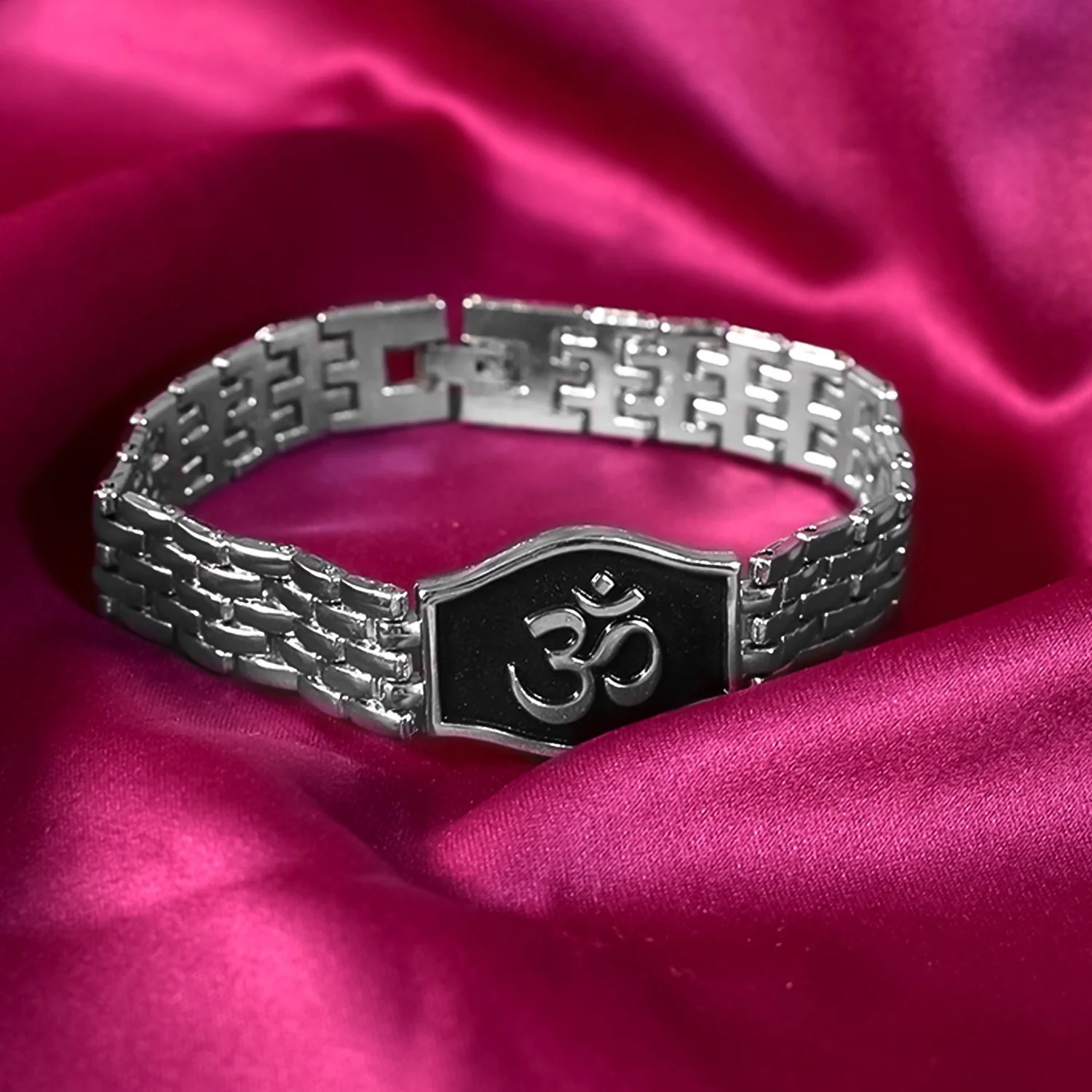 Om Symbol  Bracelet in Silver Tone - Image 2