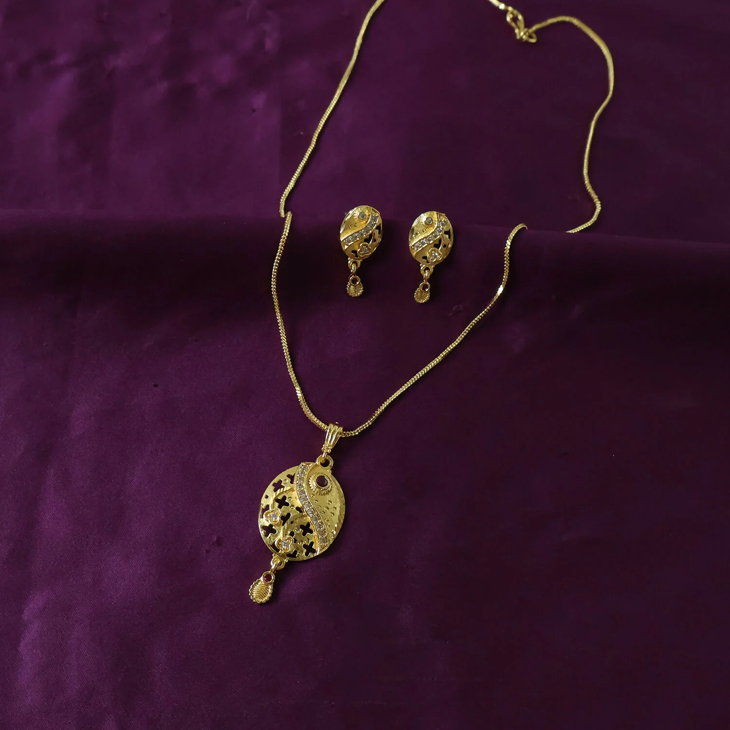 Oval Motif Gold Pendant and Earring Set Elegant Traditional Jewelry Set for Women - Image 6