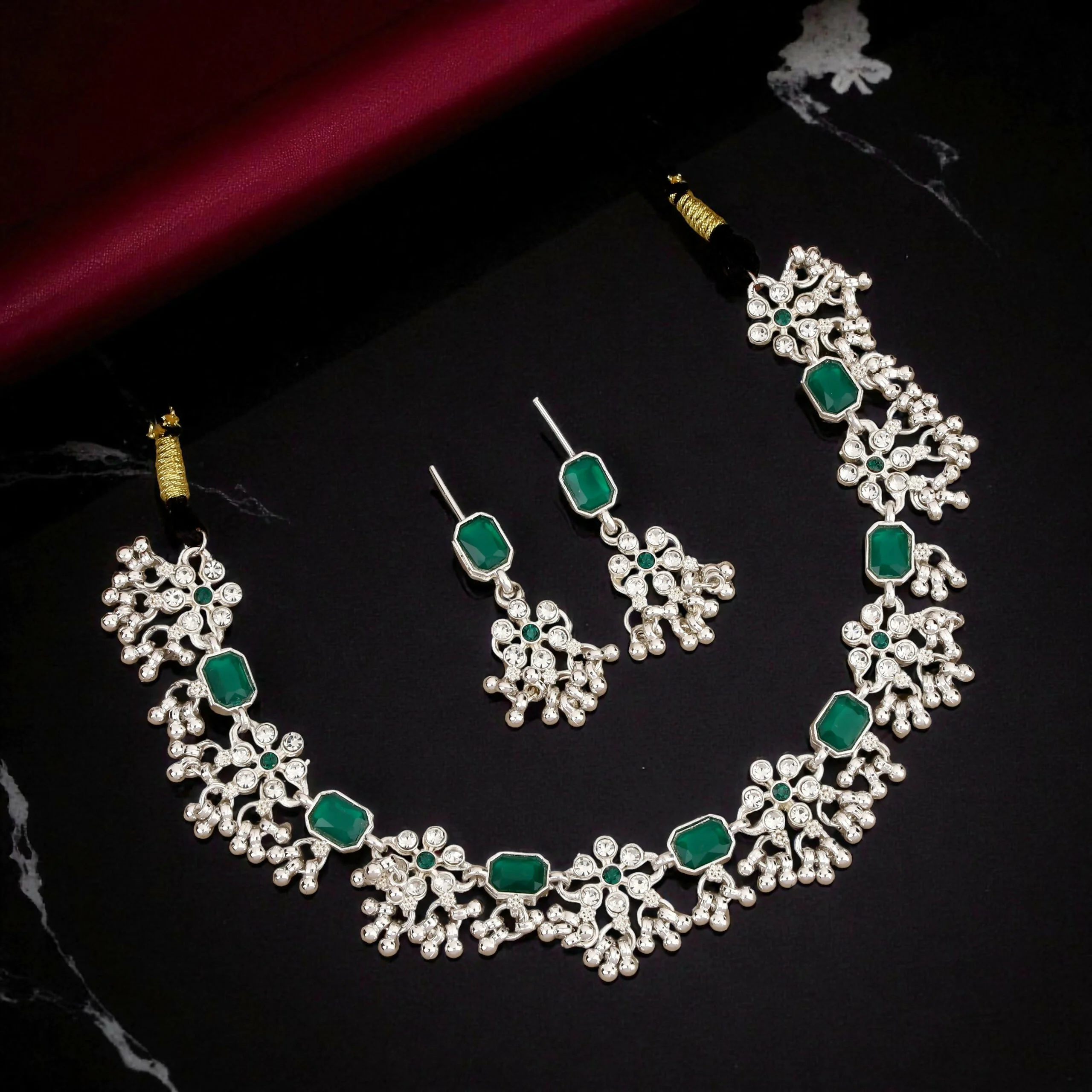 Oxidized Silver Green Teardrop Scallop Choker Set - Image 3