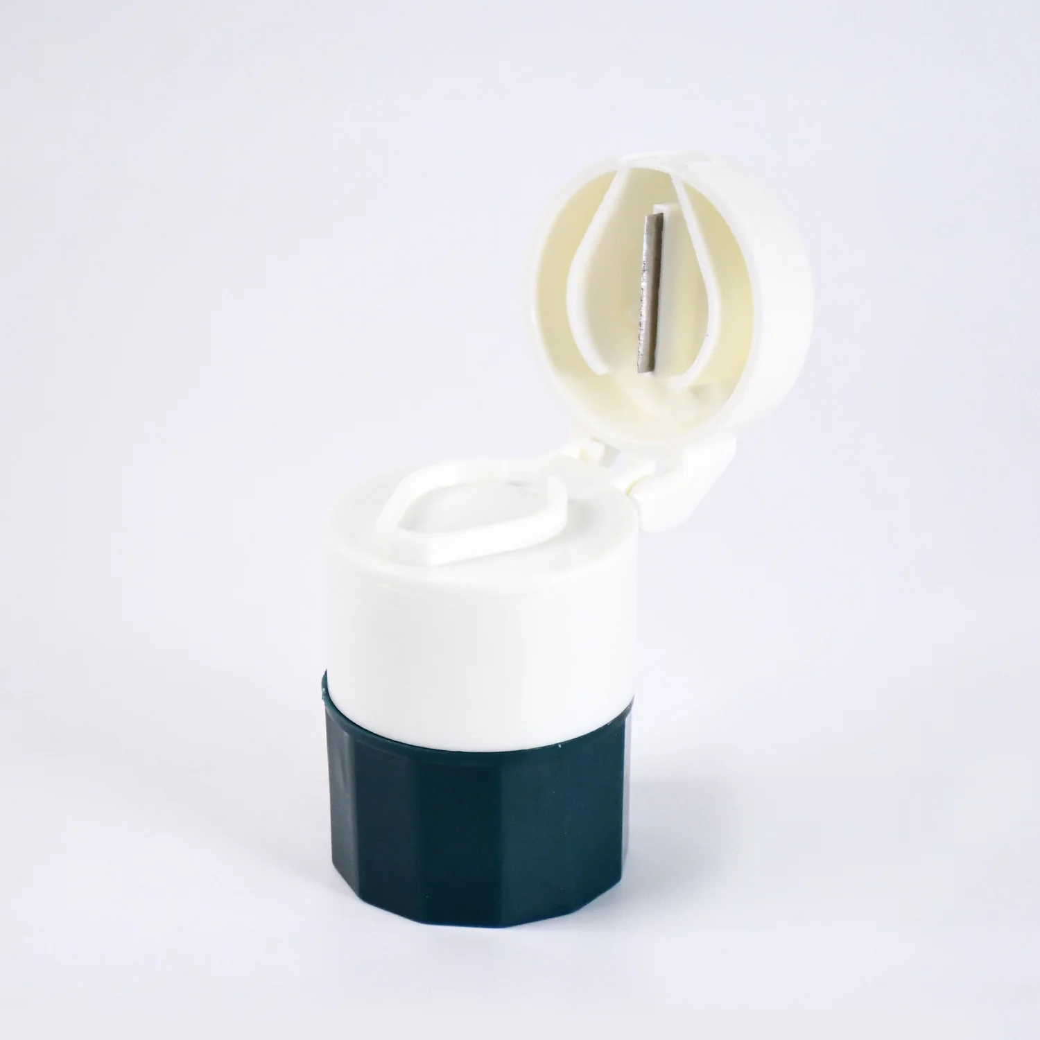 Pill Crusher and Grinder 4 in 1 Pill Crusher - Image 4
