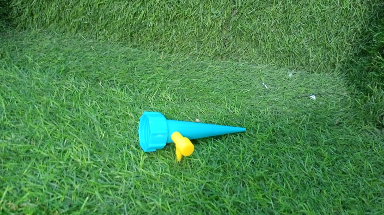 Plant Watering Spikes Sprinkler self Watering Spikes Water dripper for Plants - Image 6