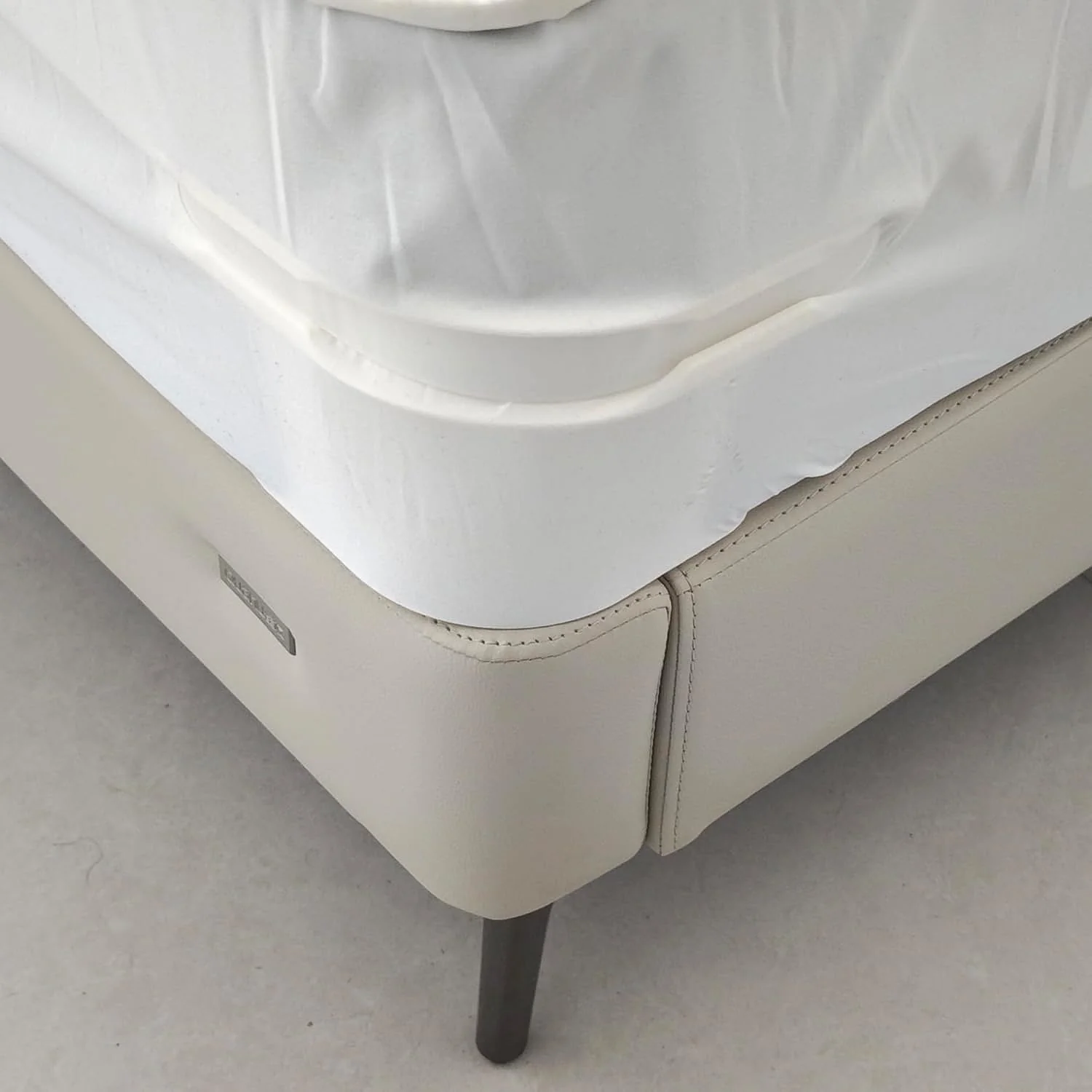 Plastic Bed Sheet Holders for Mattress (4 Pc Set) - Image 6