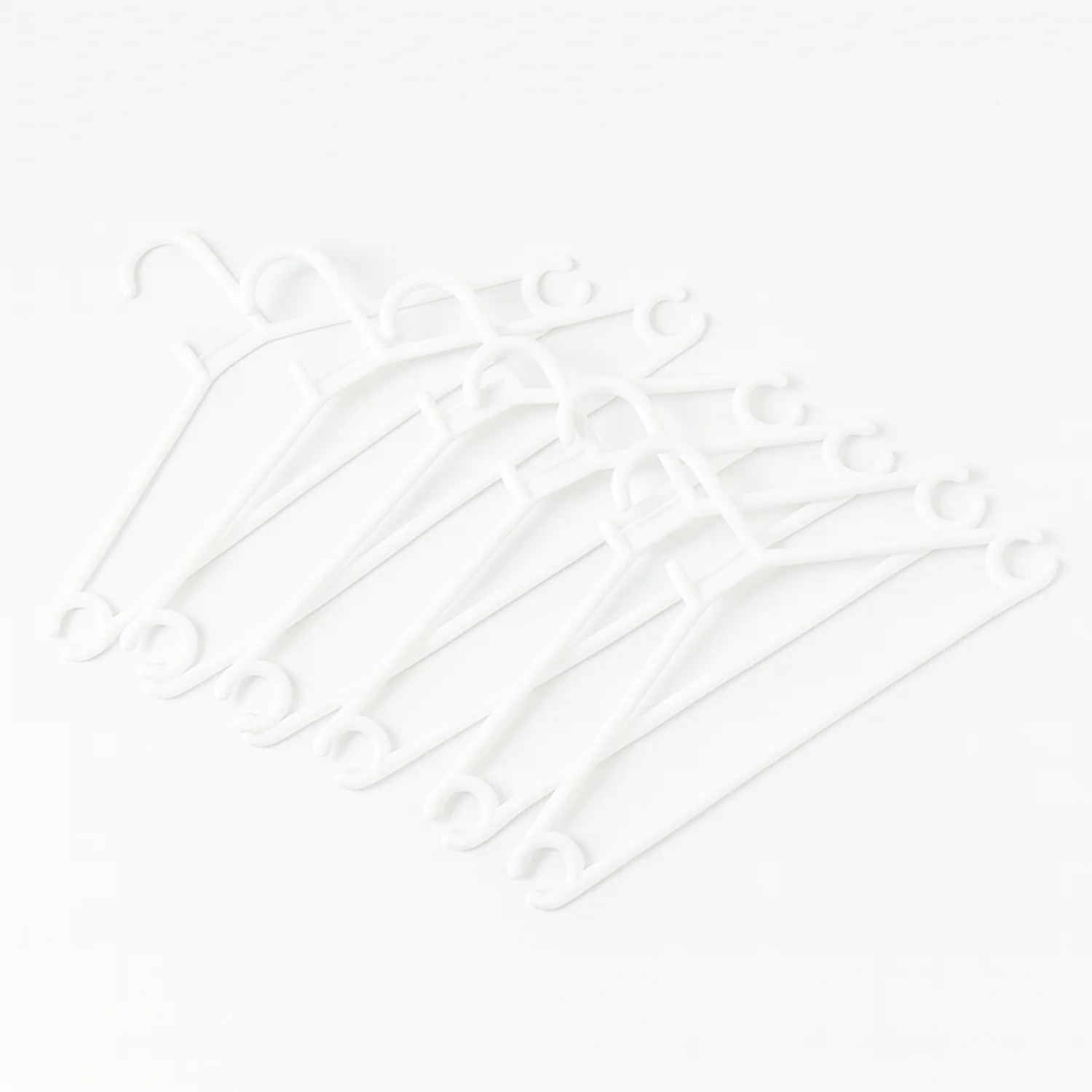 Plastic Clothes Hangers – Set of 6 - Image 5
