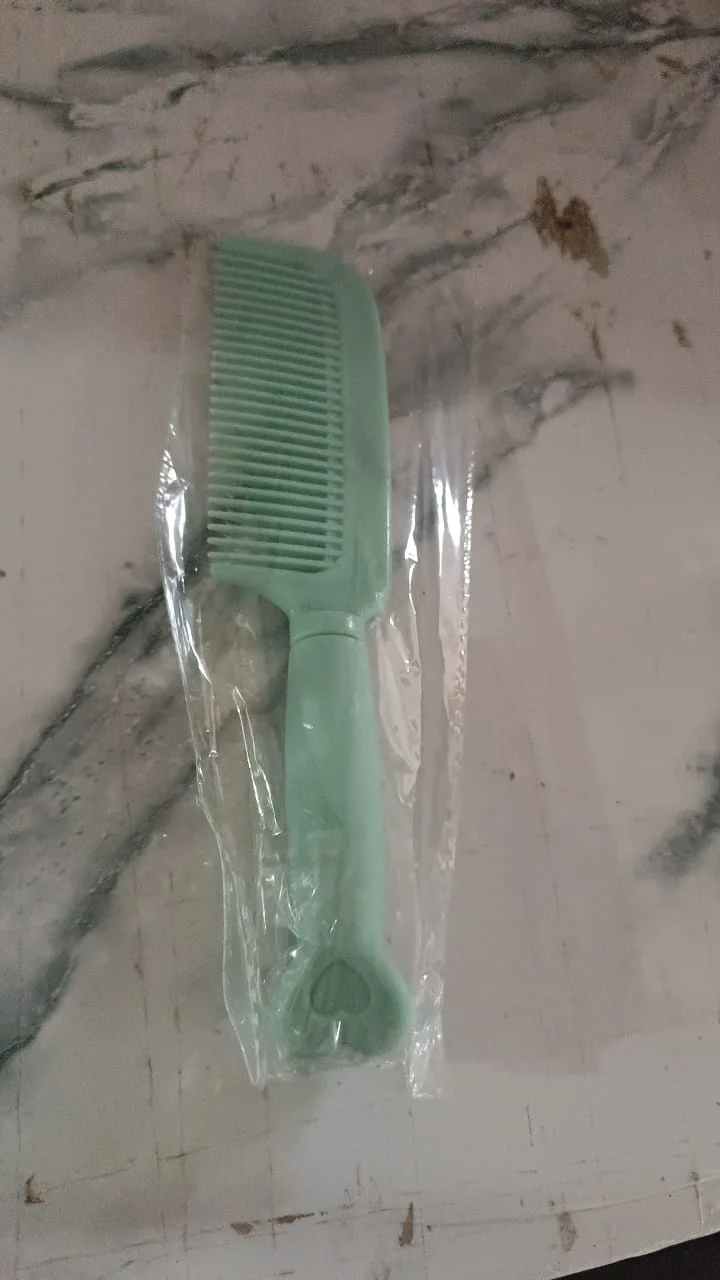 Plastic Hair Comb with Heart-Shaped Handle (1 Pc) - Image 8