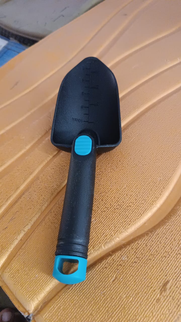 Plastic Heavy Duty Garden Hand Trowel with Measurement Marks (1 Pc / Mix Color) - Image 7