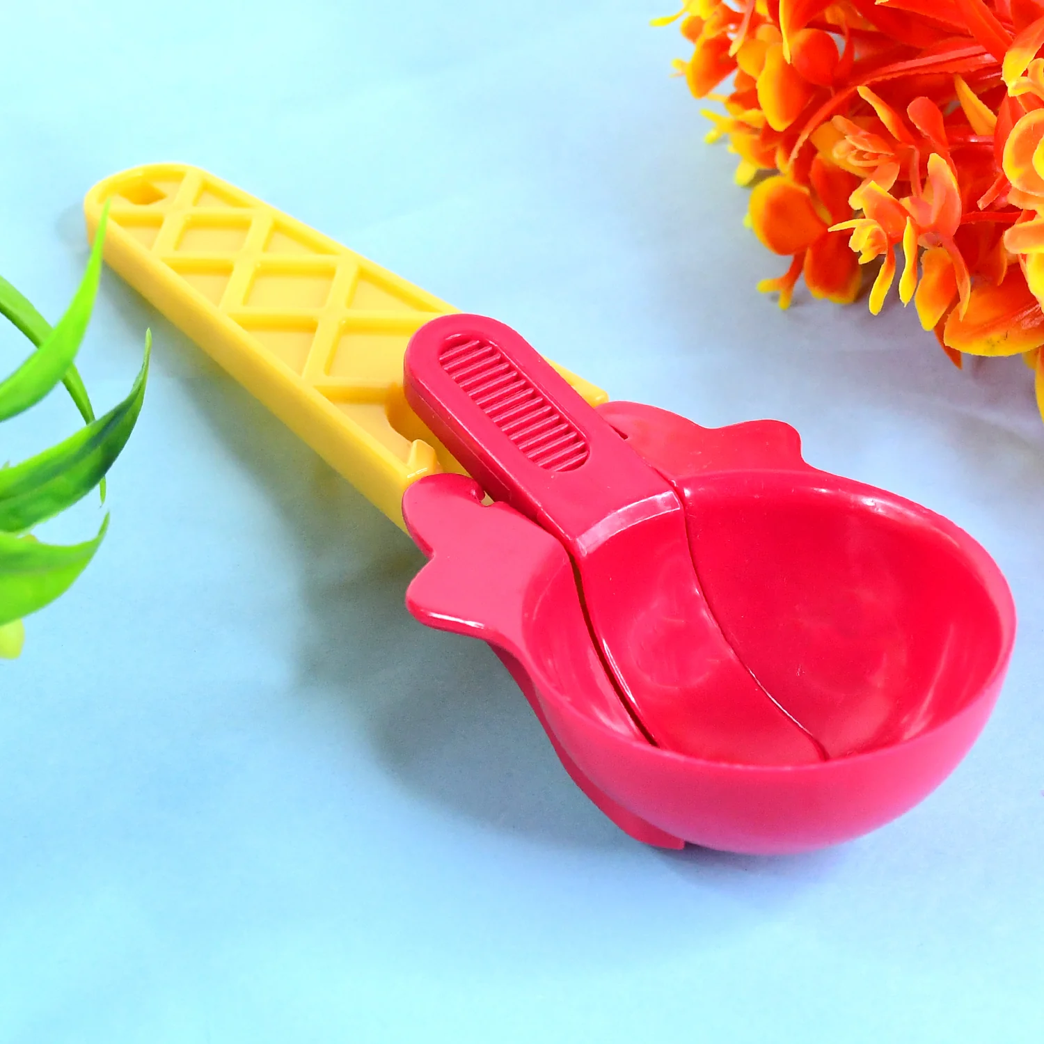 1-Piece Plastic Ice Cream & Watermelon Scooper with Trigger Dipper - Image 5