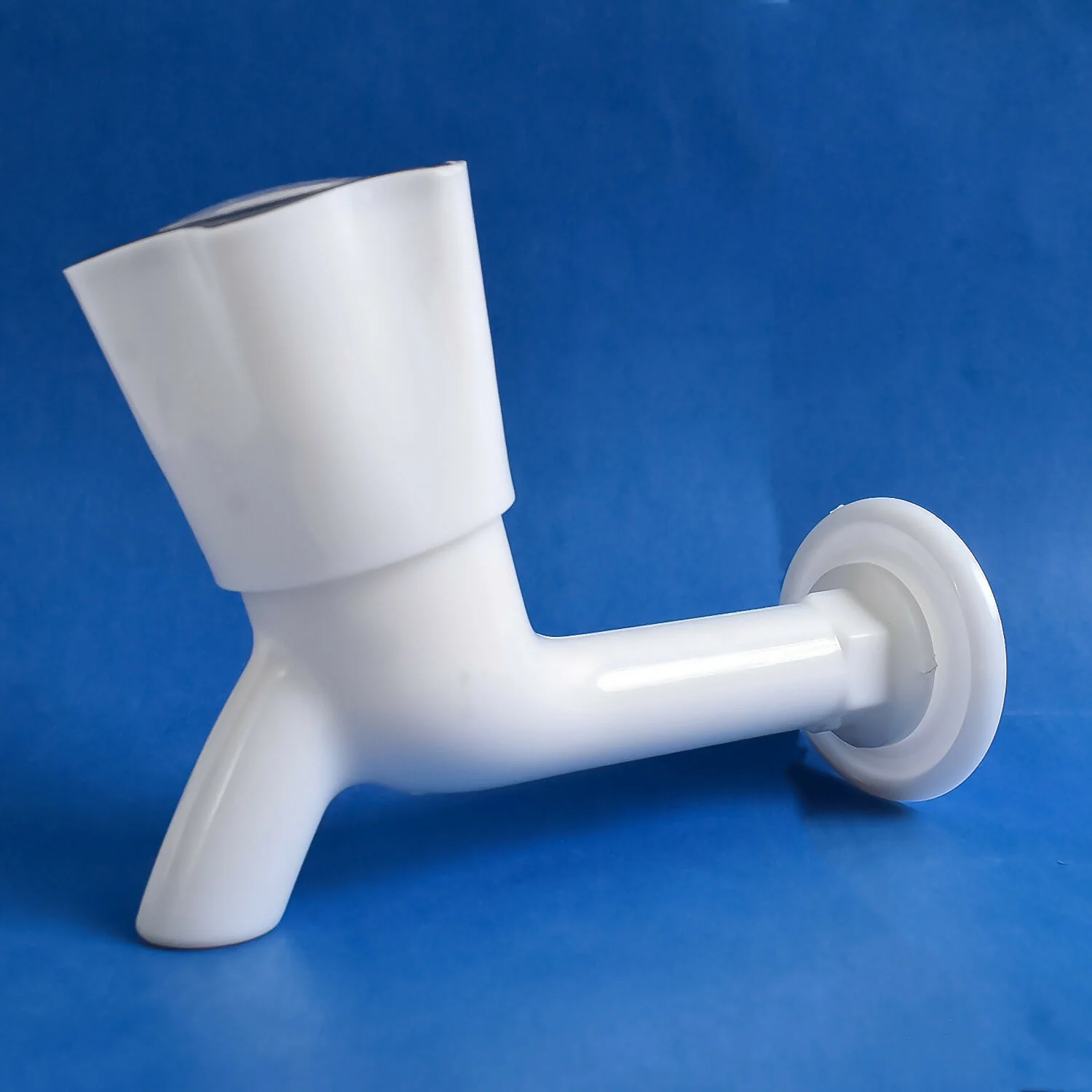 Plastic Long Body Bib Cock Tap - Image 3