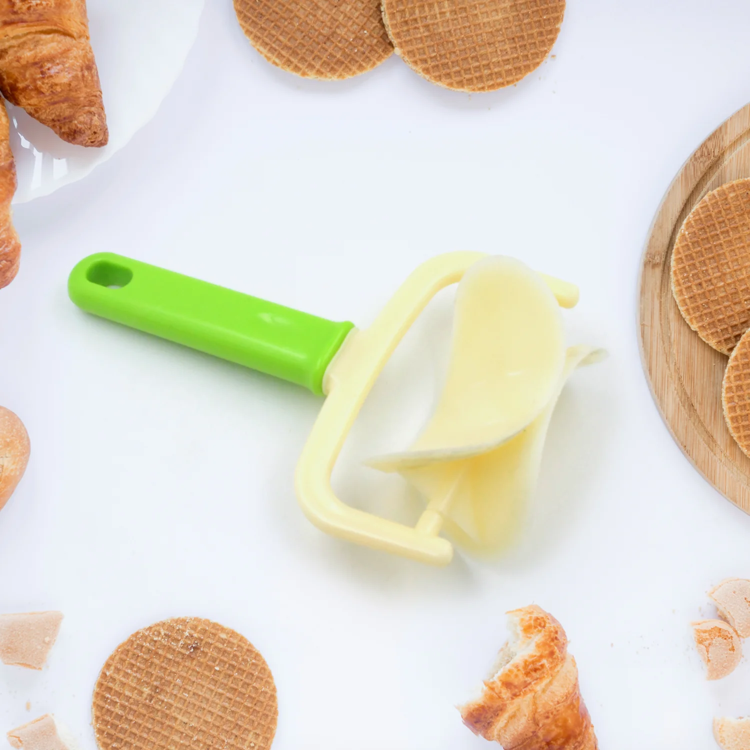 Multipurpose Dough Cutter Roller Tool for Baking & Puri Making (1pc) - Image 4