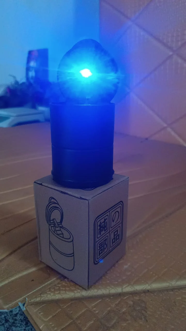 Portable Car Ashtray with Lid and Blue LED Light (1 Pc) - Image 8