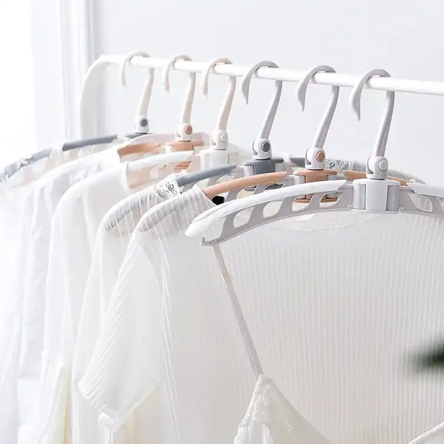 Portable Folding Clothes Hanger (1 Pc): 360° Rotation, Travel, Adjustable - Image 3