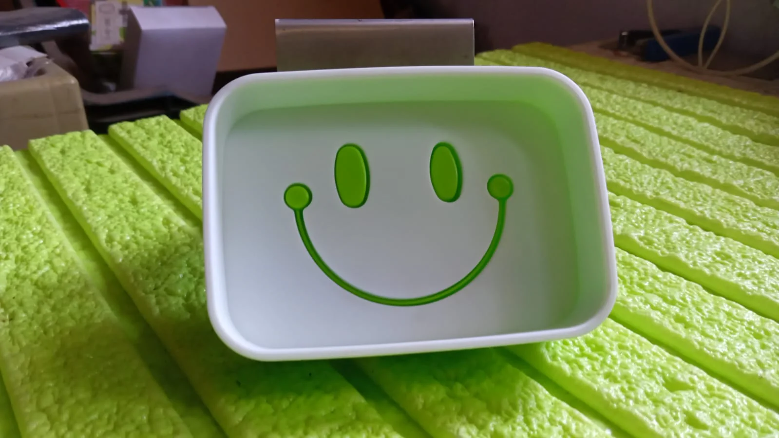 Portable Travel Soap Dish Box – Cute Cartoon Smile Face Draining Container - Image 7