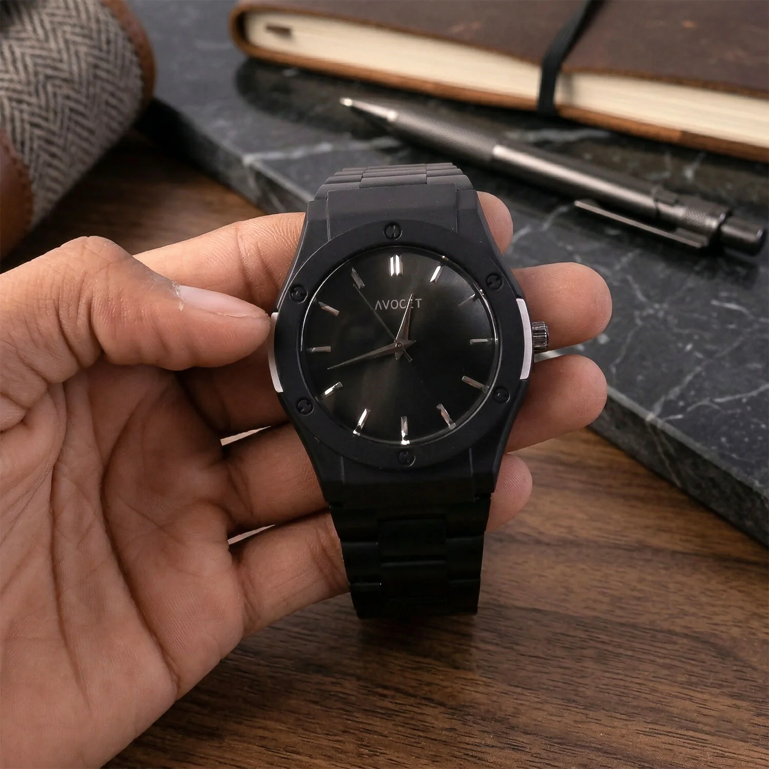 Premium Black Analog Wrist Watch with Stylish Dial & Durable Strap - Image 4