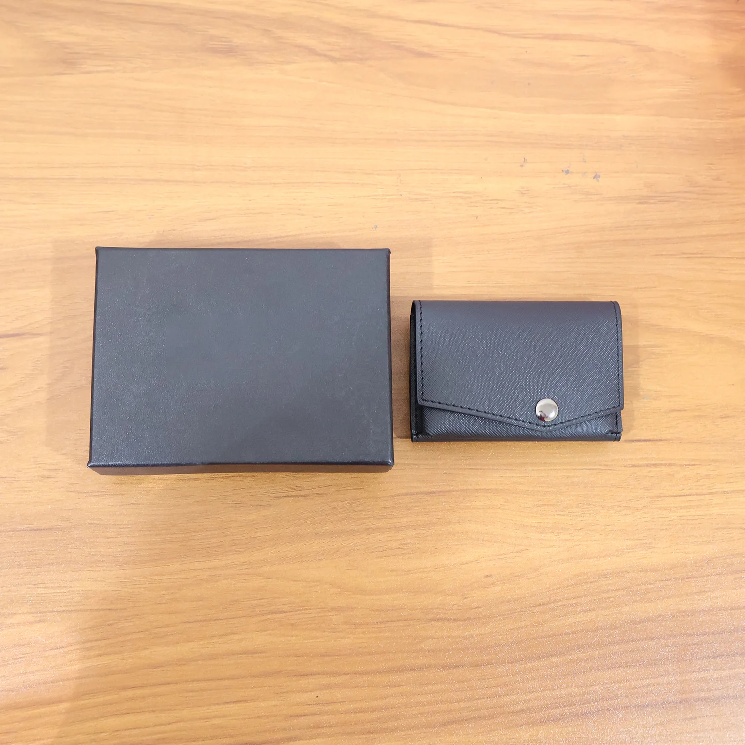Premium Compact Multi-Card Wallet with Secure Snap Closure - Image 8