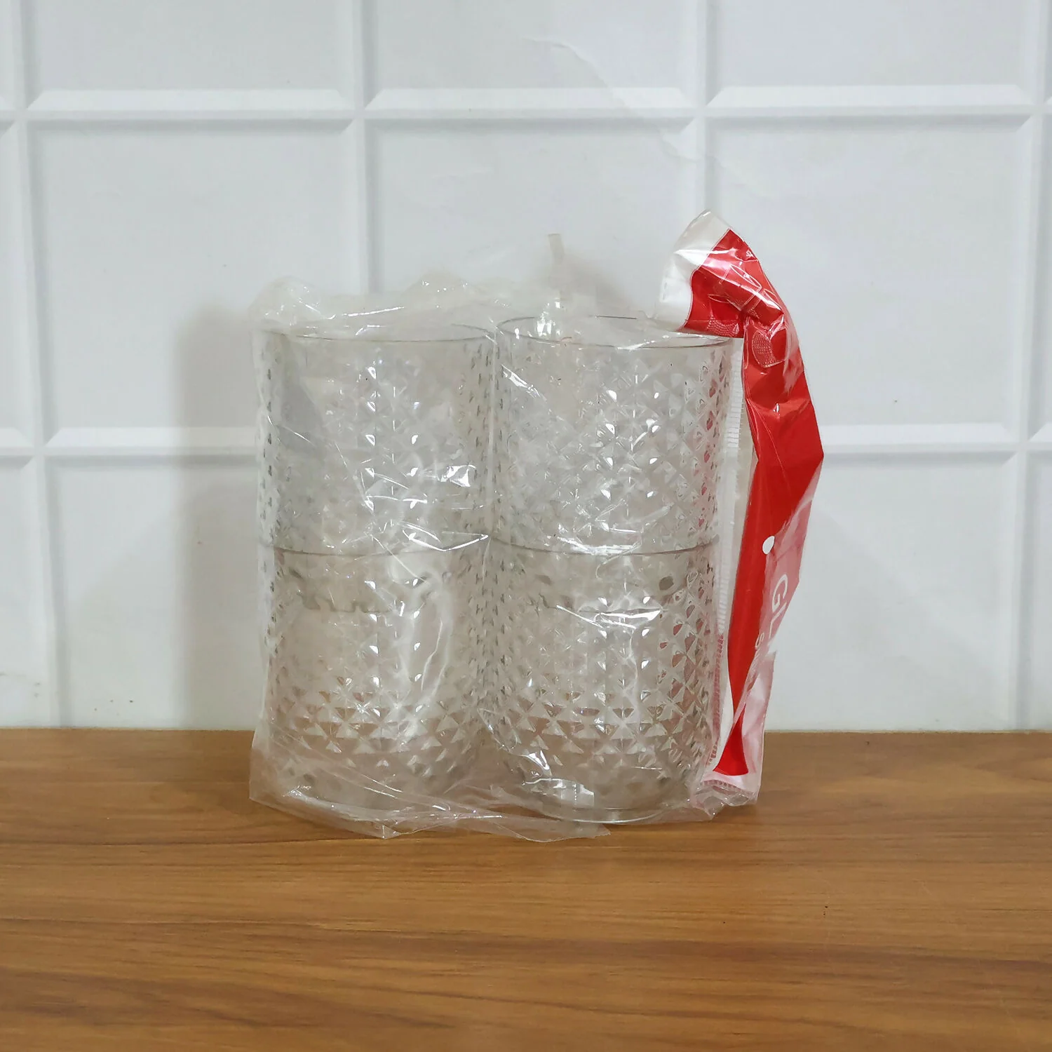 Premium Diamond Textured Plastic Glass Set Crystal Clear Tumblers for Drinks (4 Pc) - Image 6