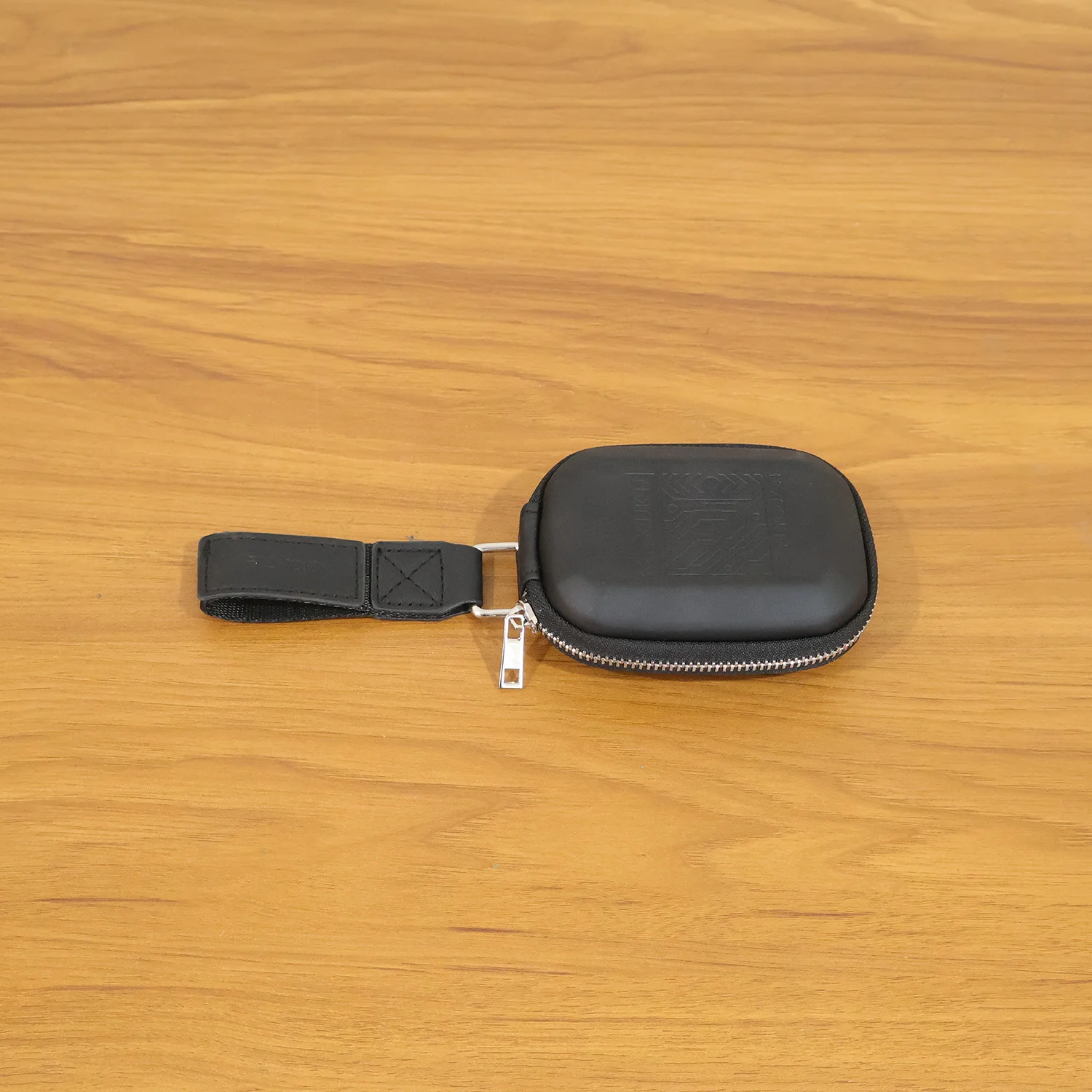 Premium Hard Shell Earphone Carrying Case with Zipper Closure - Image 9