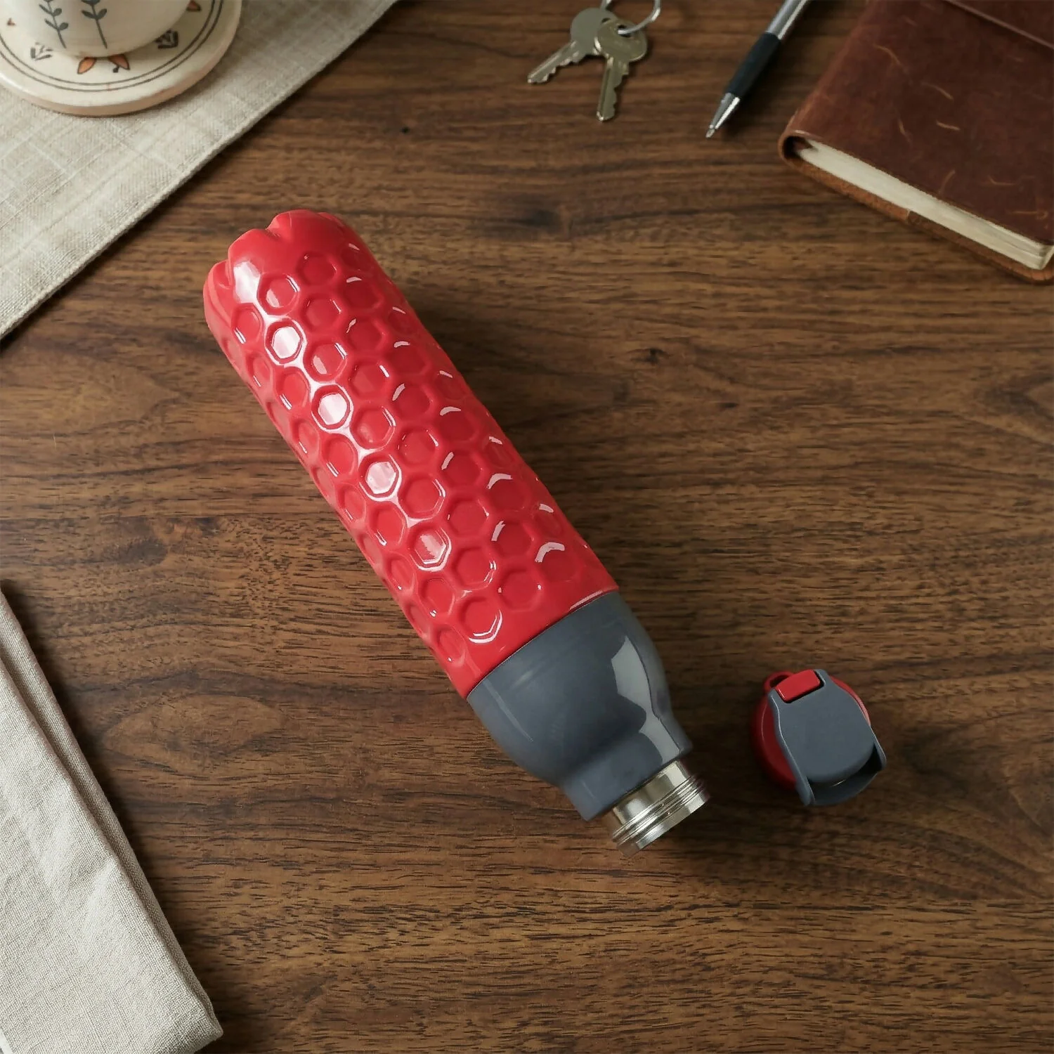 Premium Insulated Water Bottle Honeycomb Grip Leak Proof Flip Cap Bottle (1100ml) - Image 2