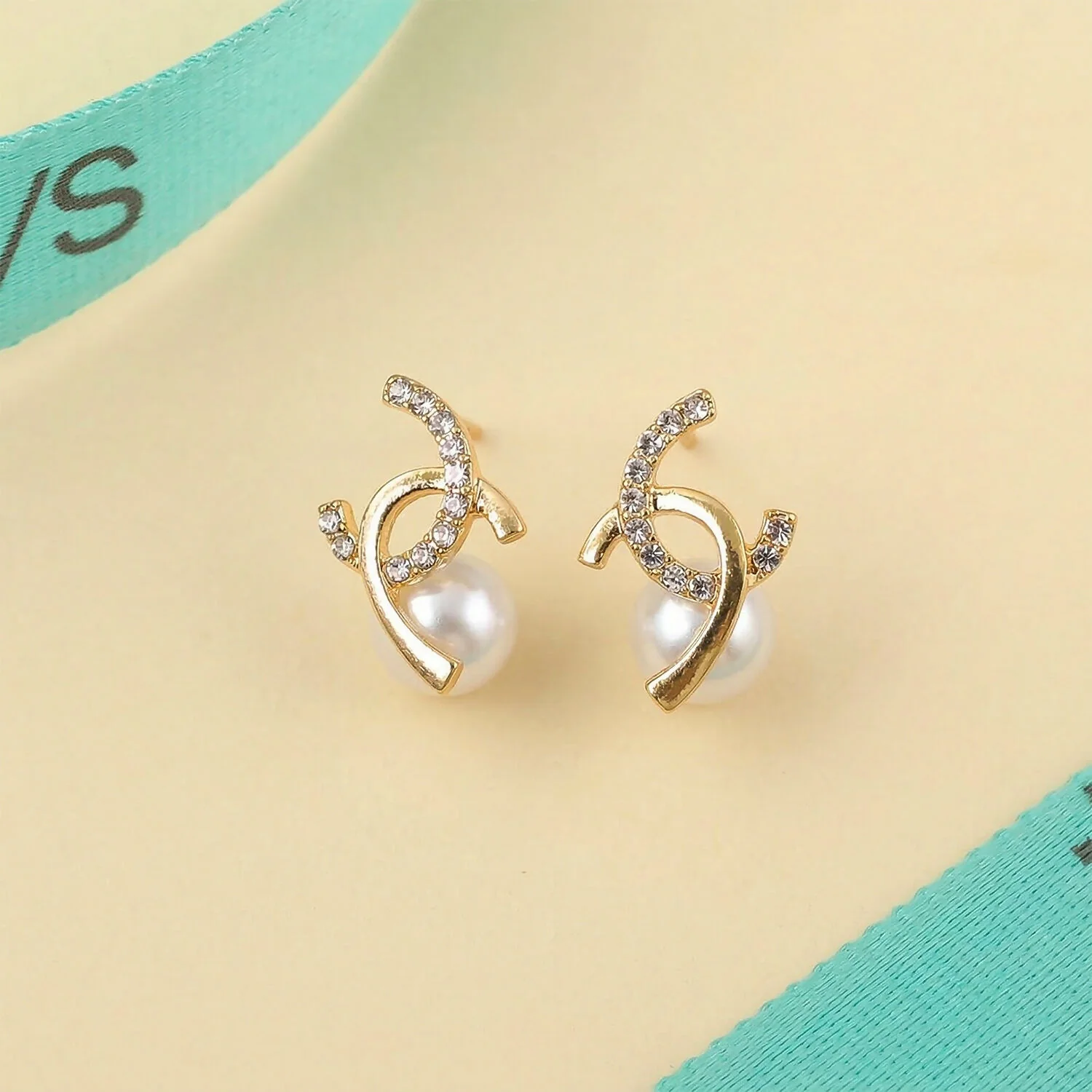 Premium Korean Rose-Tinted Pearl Huggie Hoop Earrings - Image 2