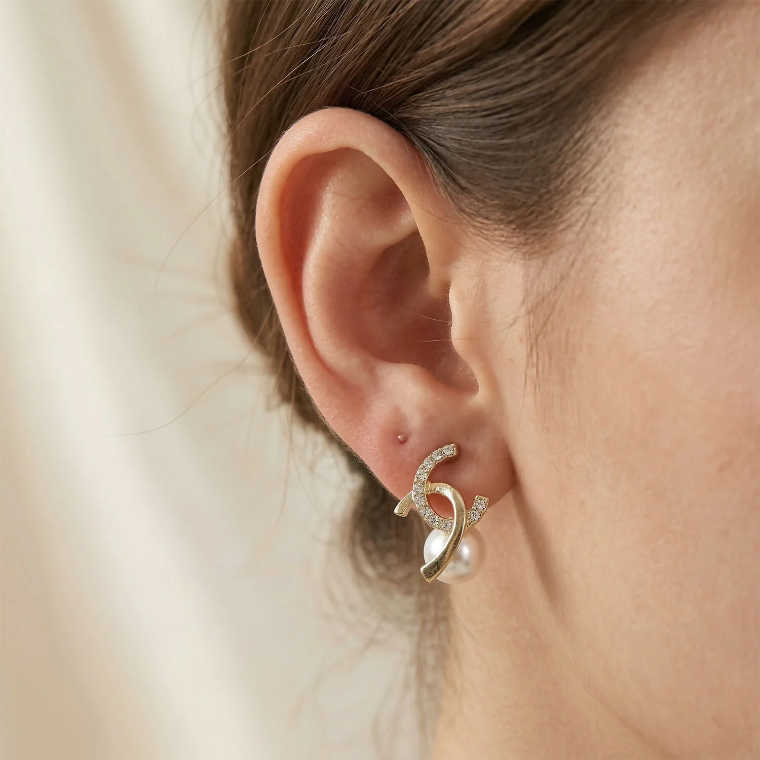 Premium Korean Rose-Tinted Pearl Huggie Hoop Earrings - Image 3