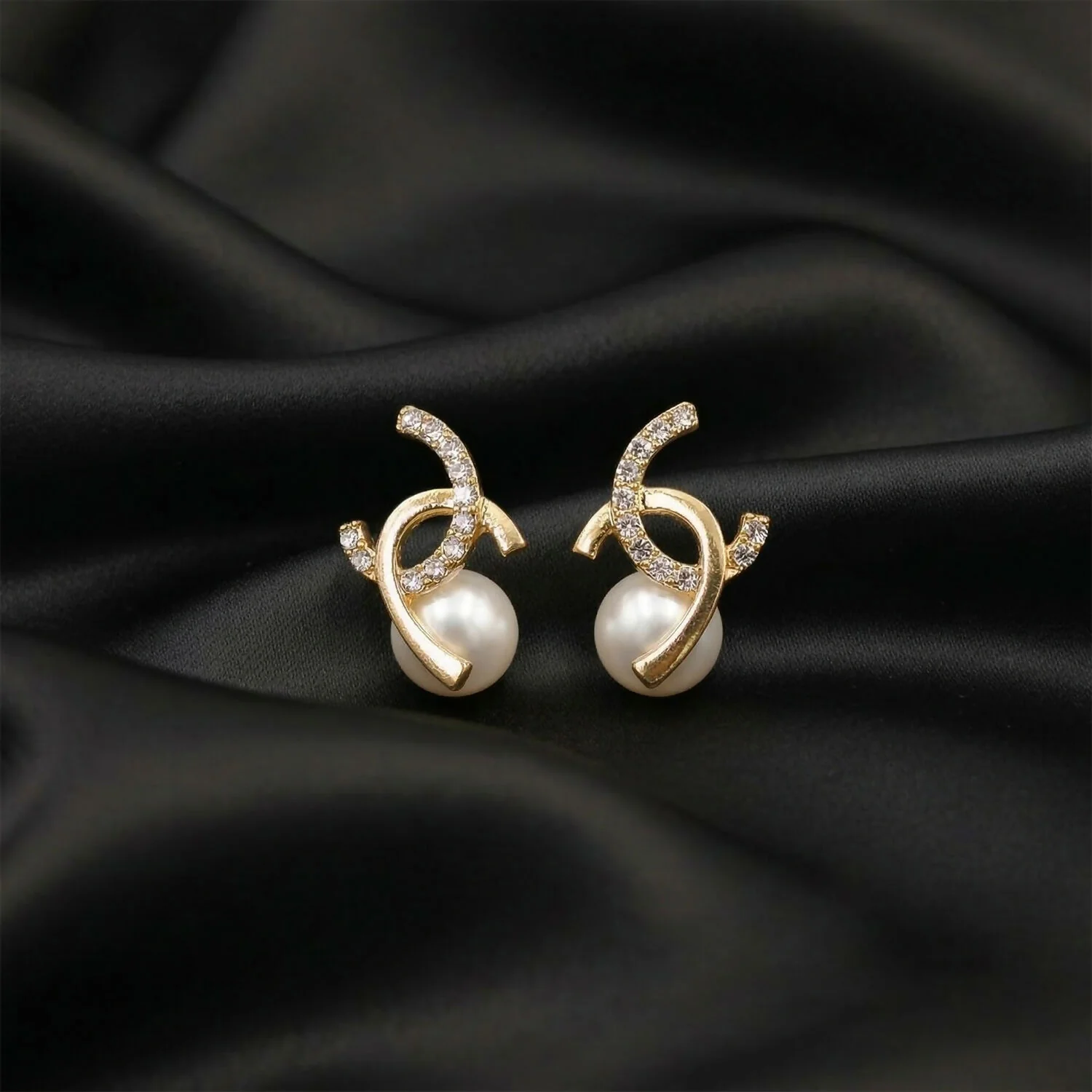 Premium Korean Rose-Tinted Pearl Huggie Hoop Earrings - Image 4