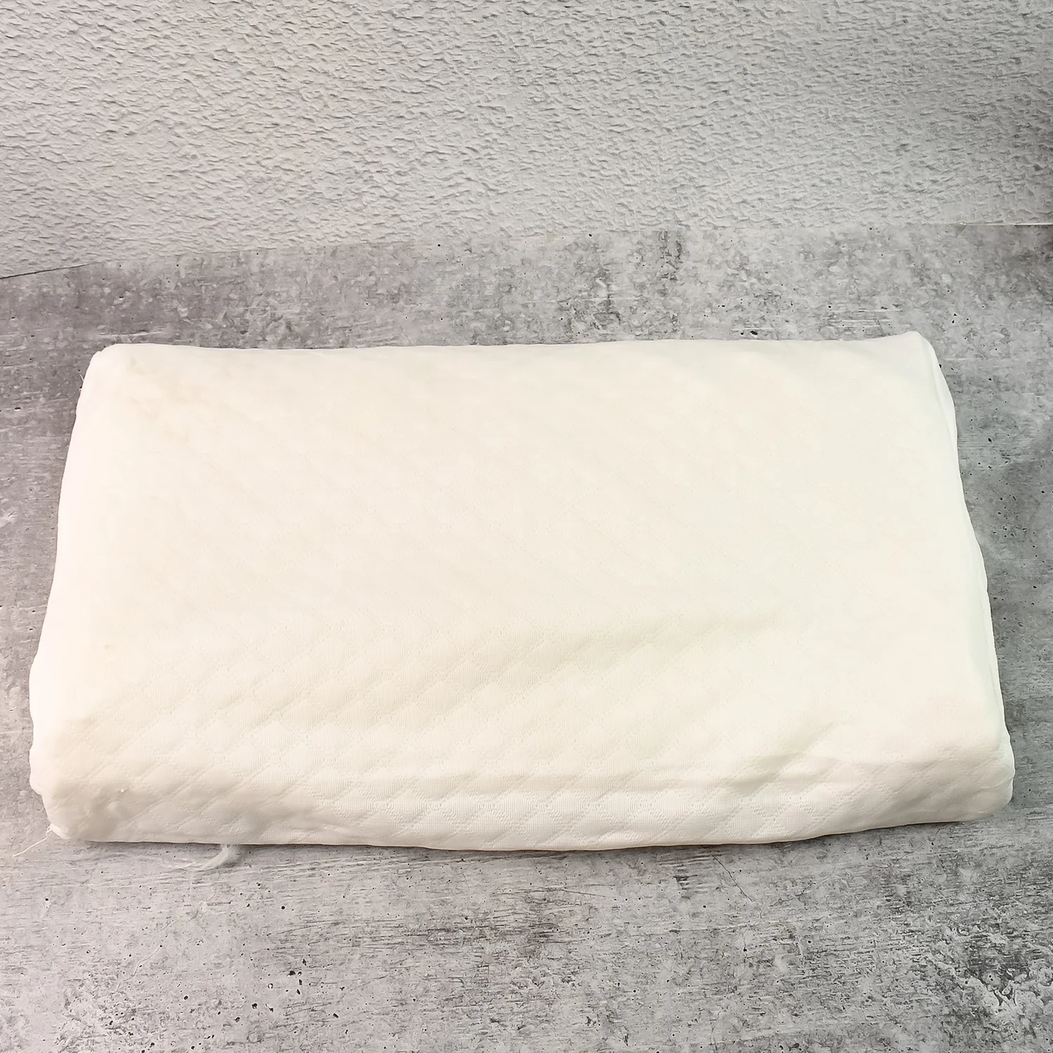 Premium Orthopedic Memory Foam Cervical Pillow (48x27CM / 1 Pc) - Image 7