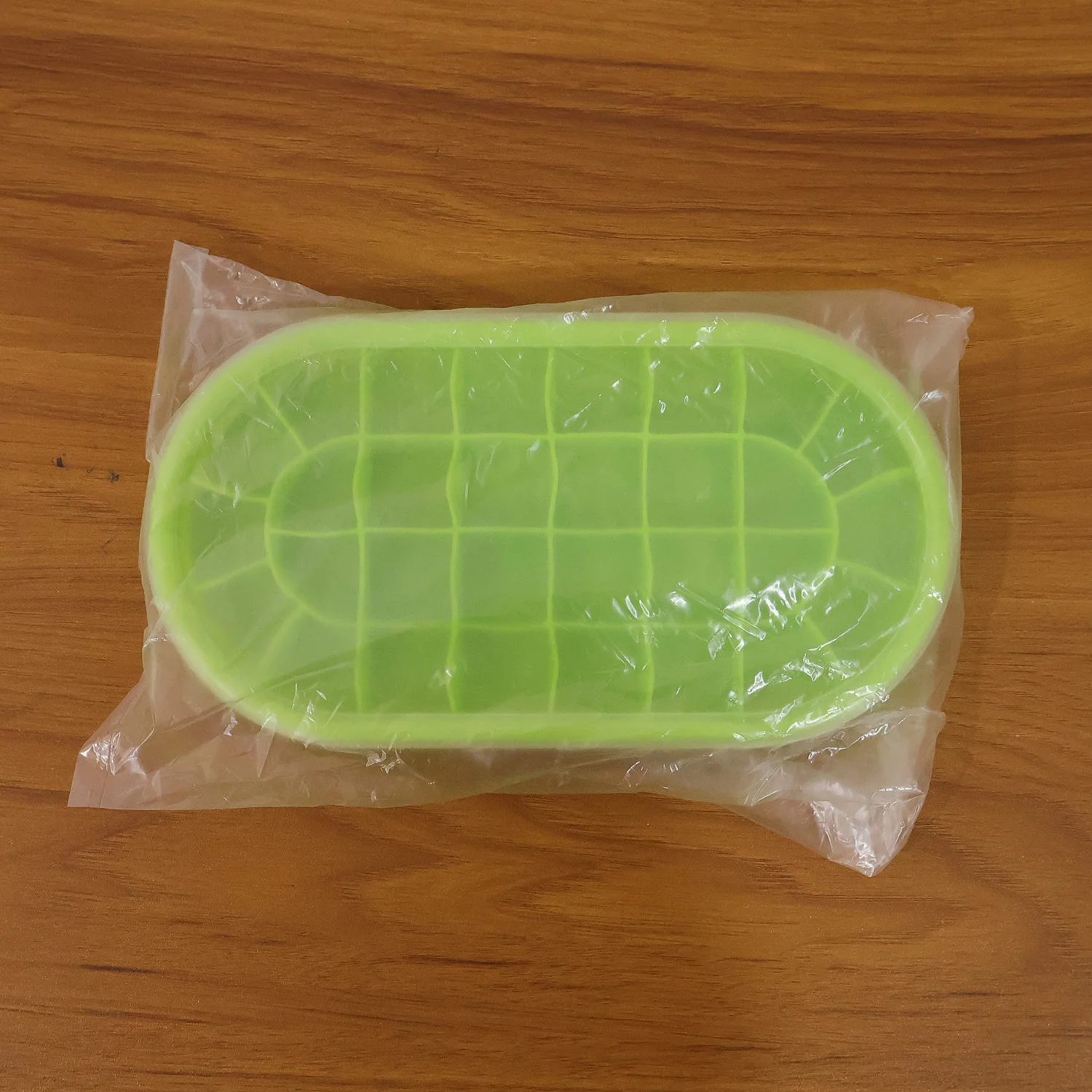 Premium Oval Silicone Ice Cube Tray with Lid (1 Pc) - Image 9