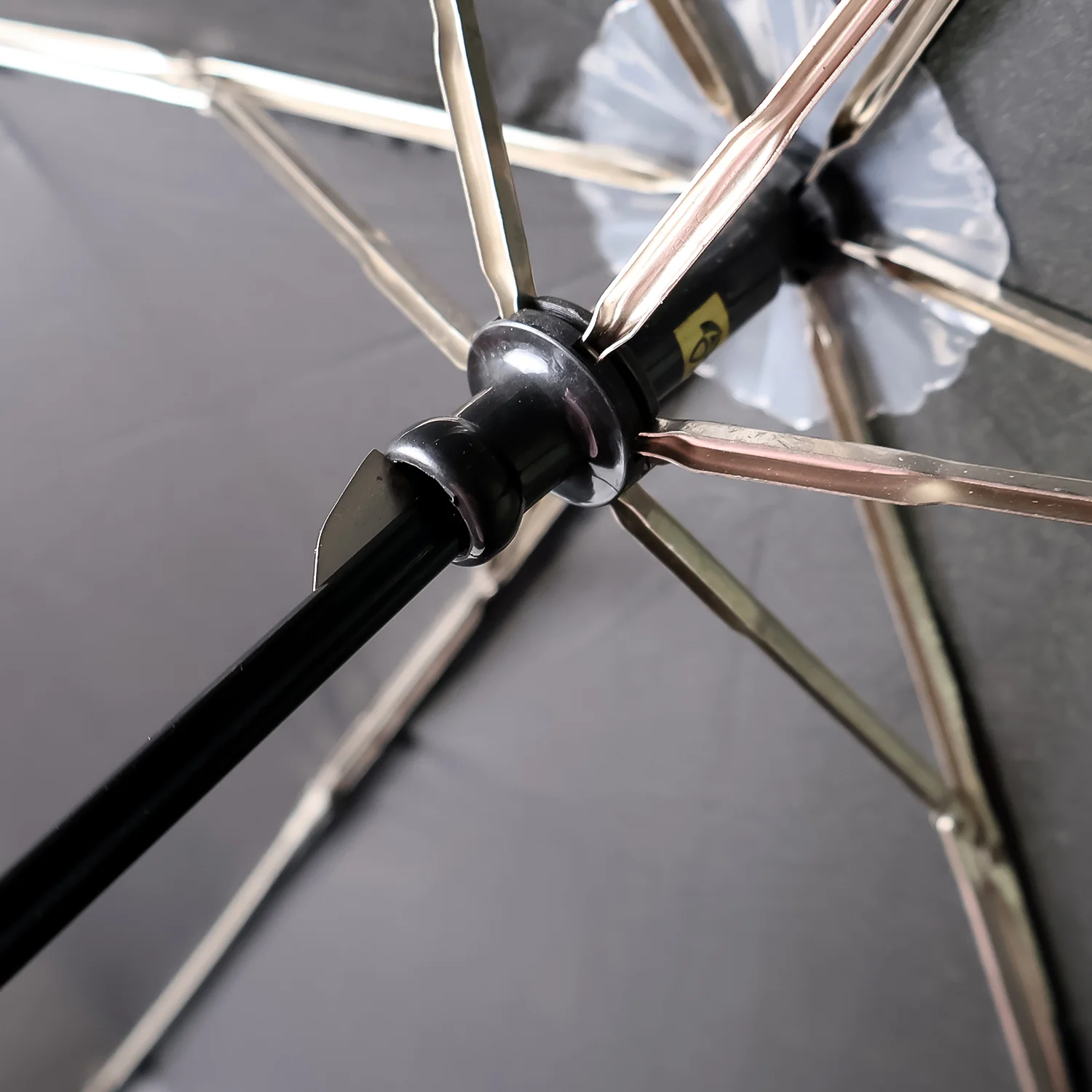 Premium Quality Compact Foldable Umbrella (1 Pc) - Image 6