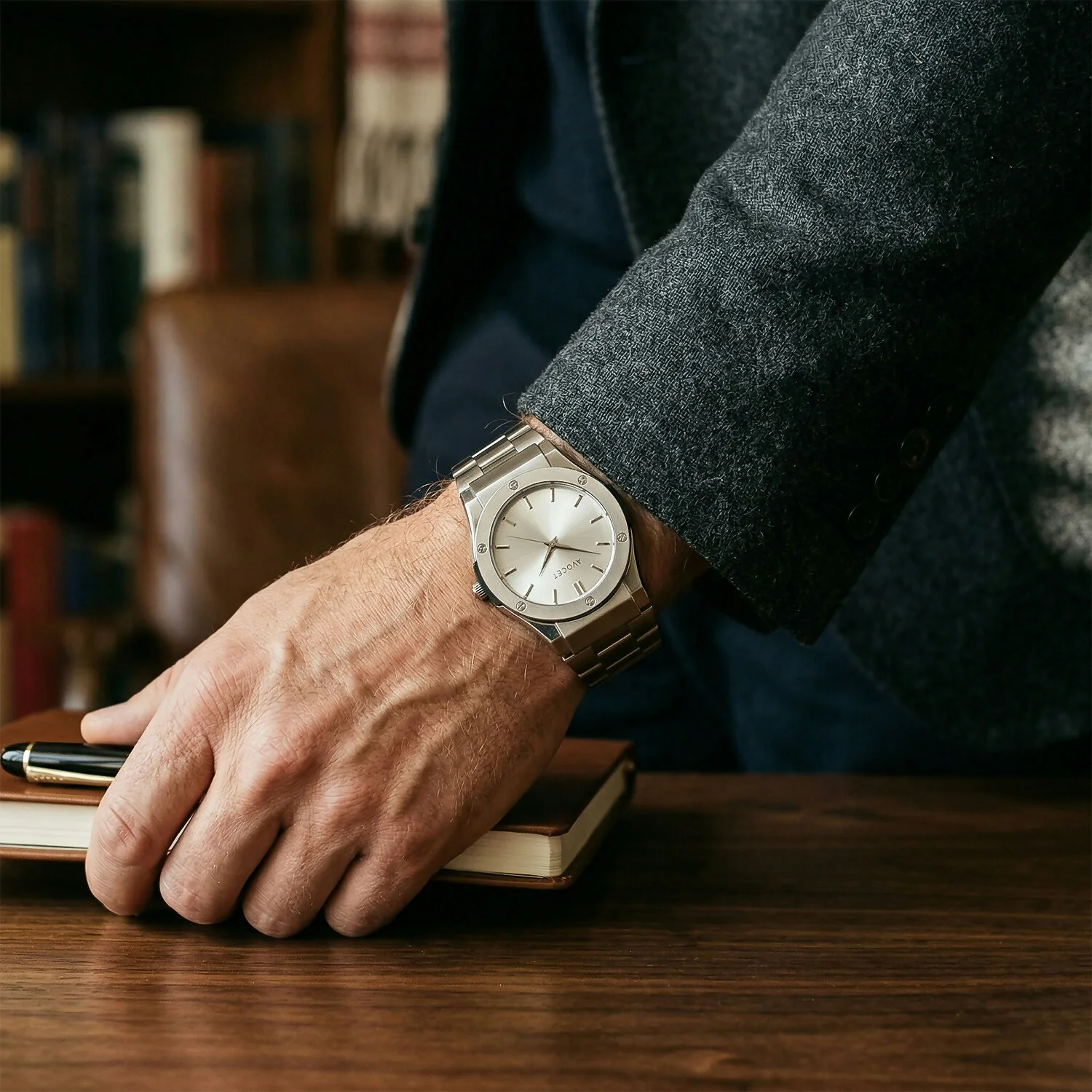 Premium Silver Analog Wrist Watch with Elegant Dial & Metal Strap - Image 2