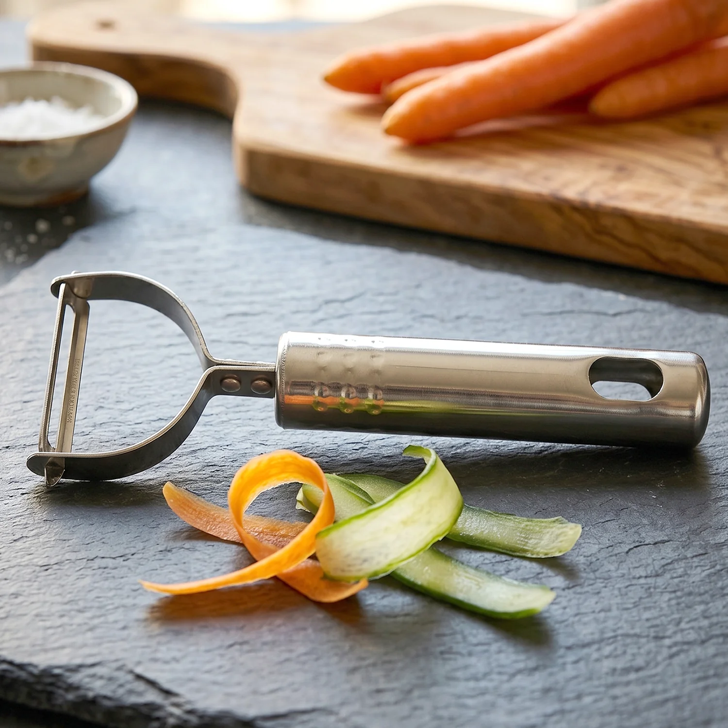 Premium Stainless Steel Vegetable and Fruit Peeler (1 Pc) - Image 7