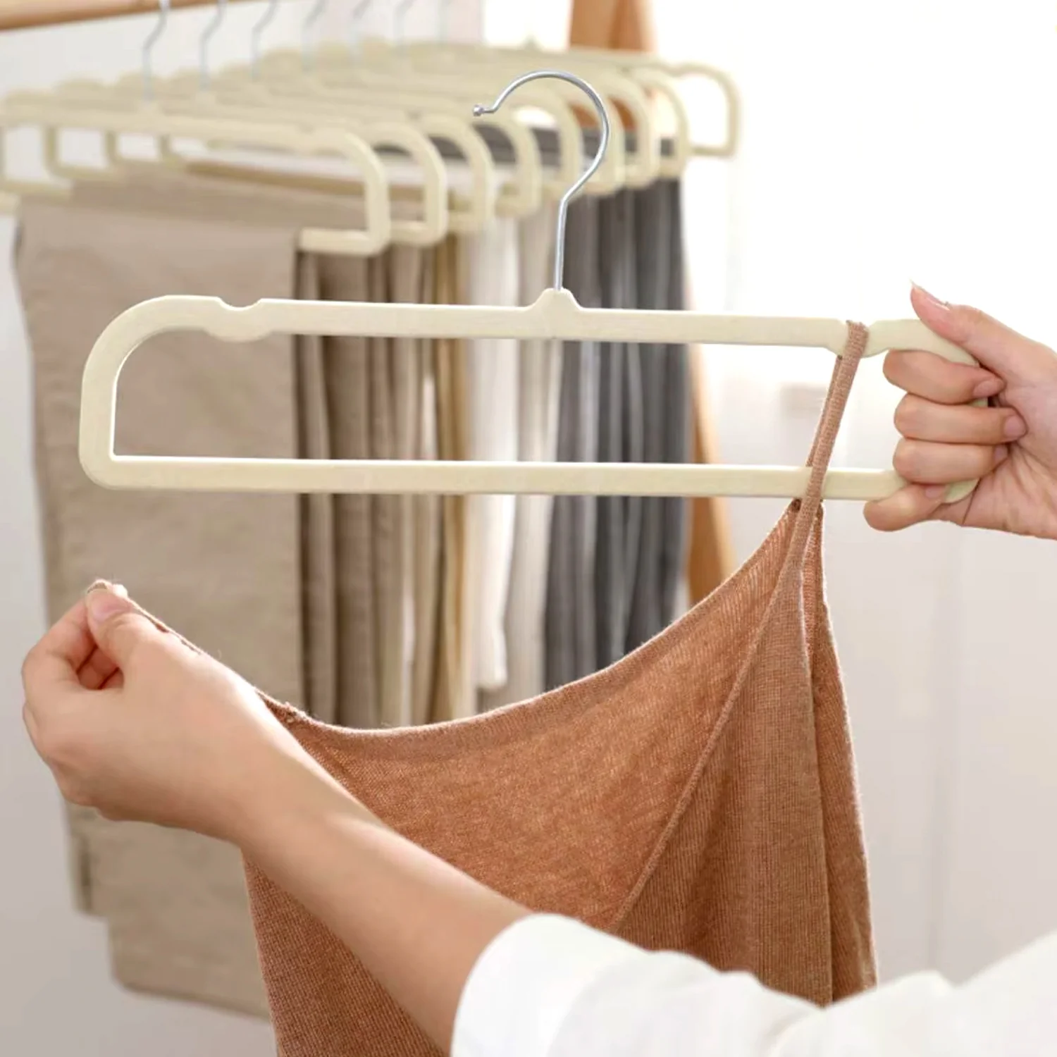 Premium Velvet Non-Slip Cloth Hanger with Metal Hook (1 Pc) - Image 3