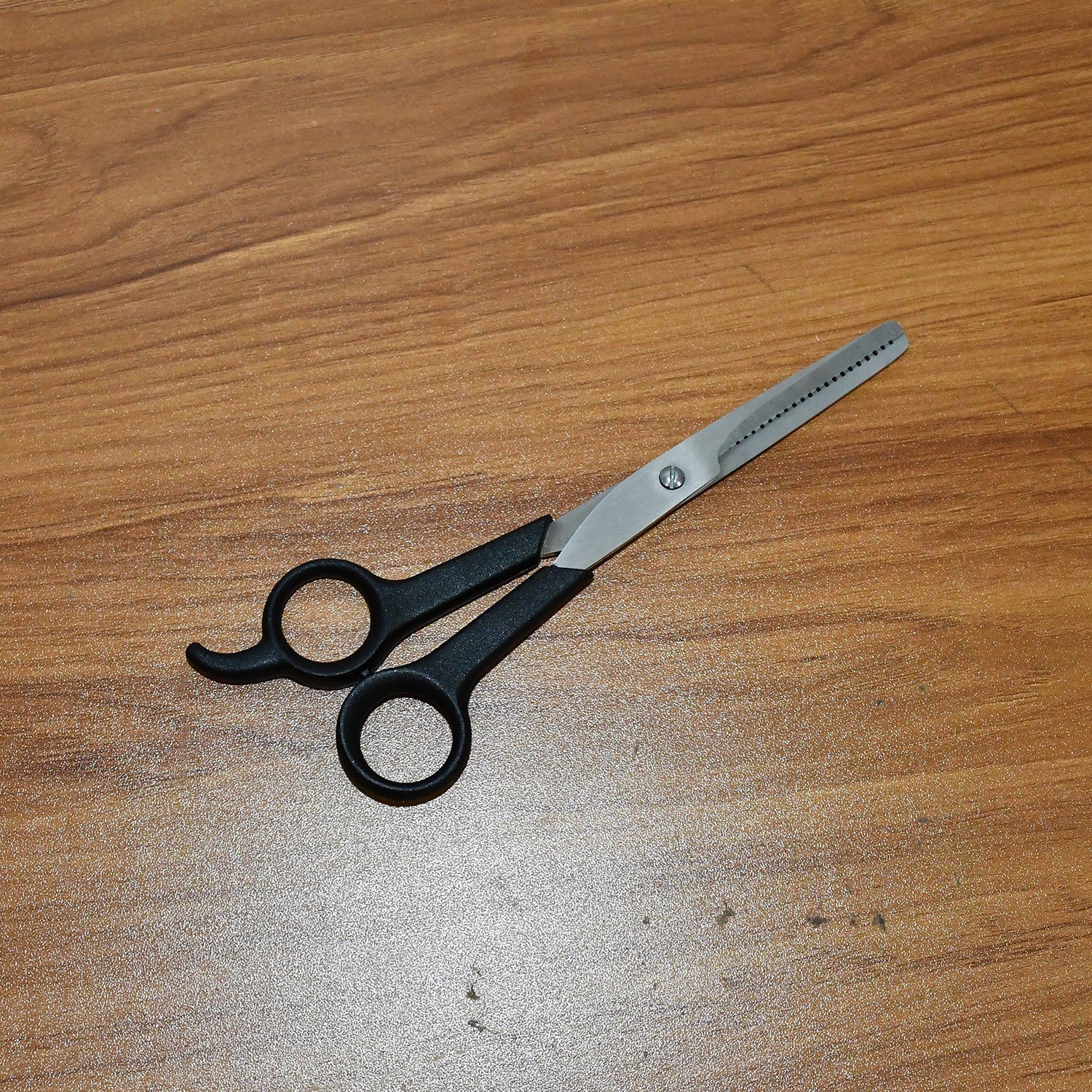 Professional Hair Thinning / Cutting Scissors - (1 Pc) - Image 9