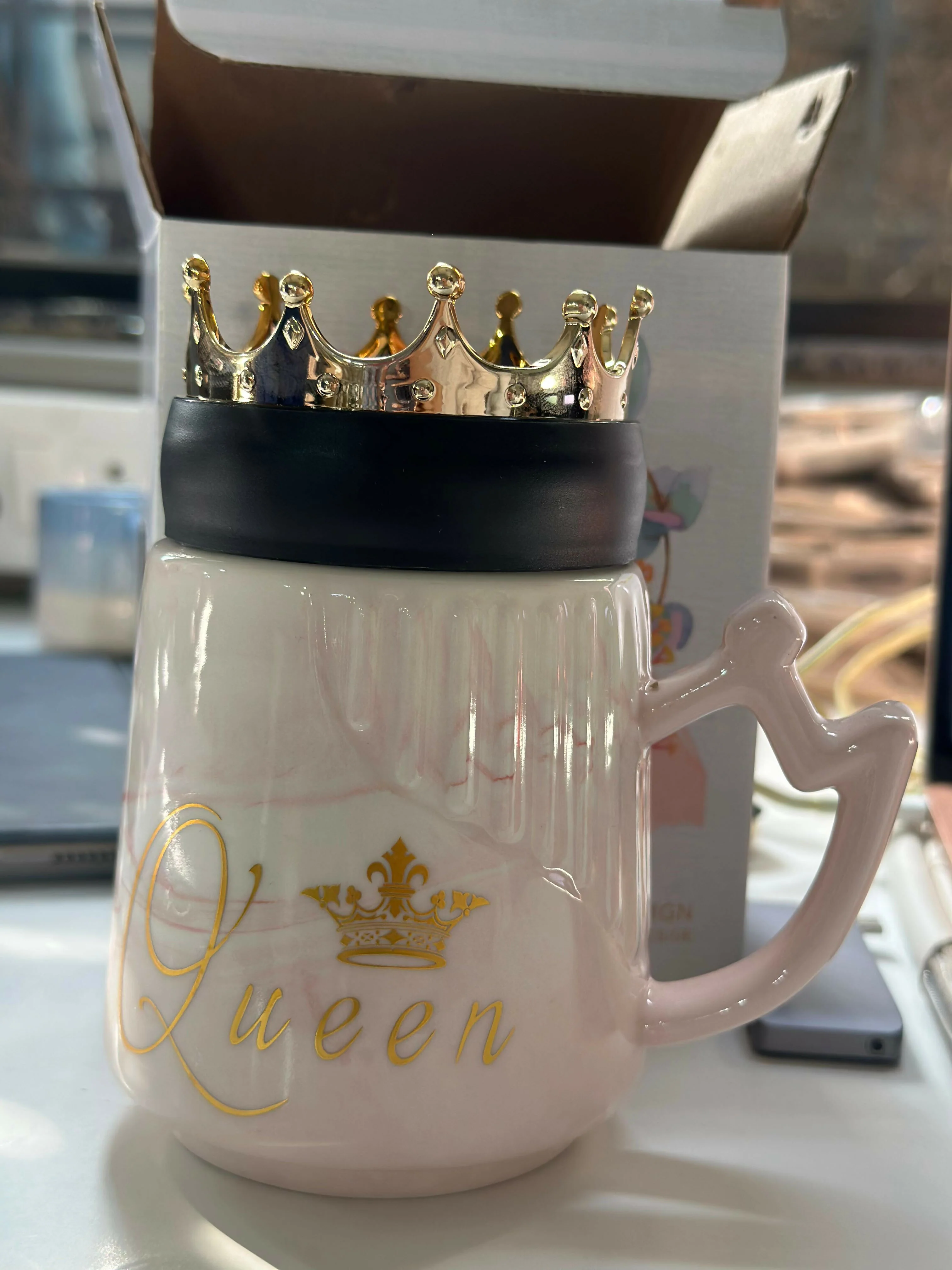 Queen Crown Ceramic Mug with Lid | Luxury Coffee & Tea Mug | Pink - Image 5