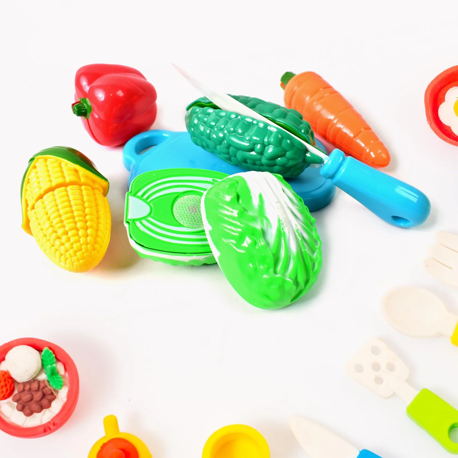 Realistic slice-able fruits and vegetables cut in 2 part play toy set - Image 7