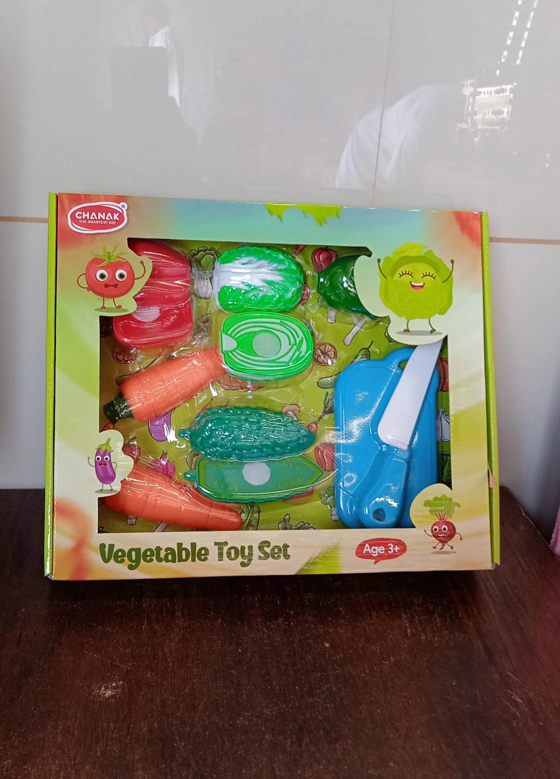 Realistic slice-able fruits and vegetables cut in 2 part play toy set - Image 9