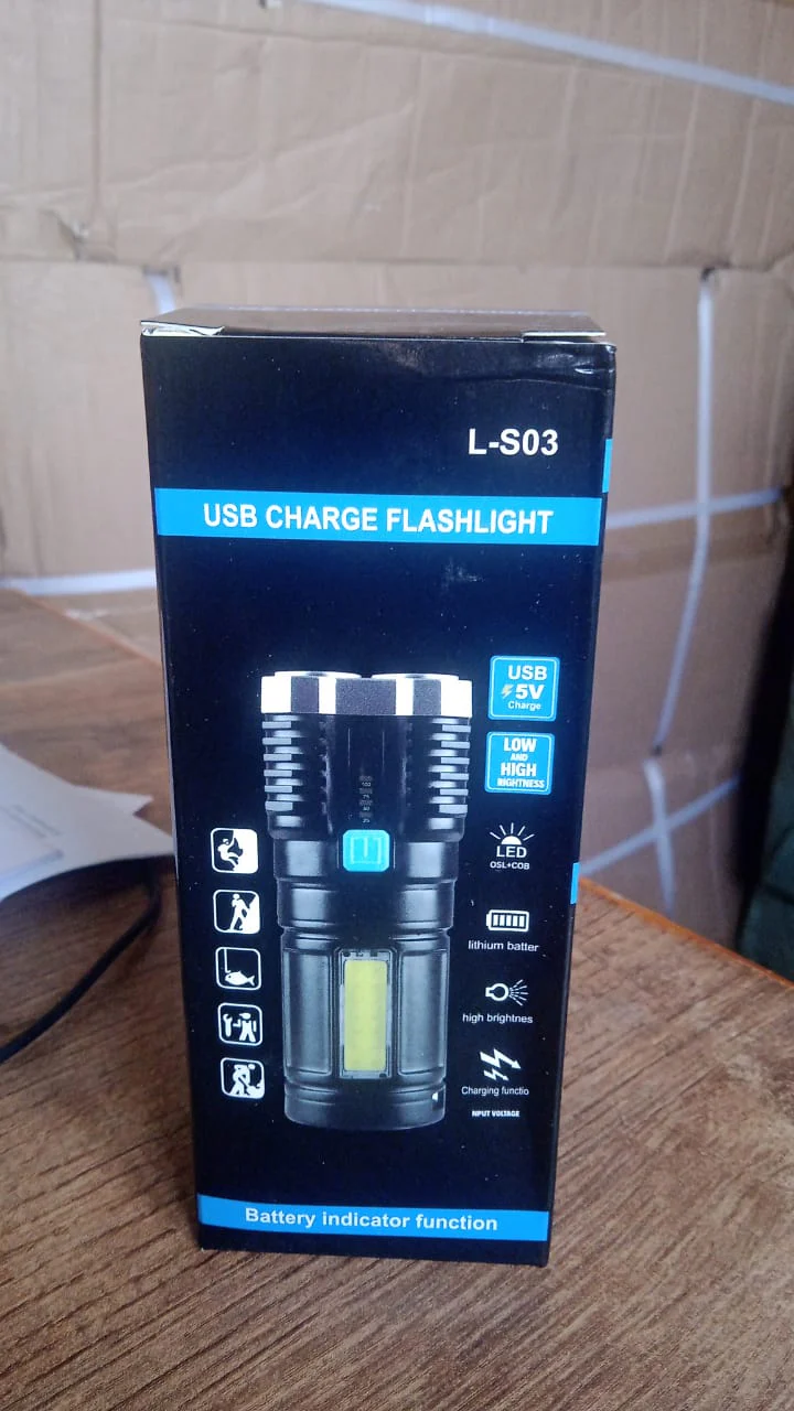 Rechargeable 4-LED Torch Light with 800 Lumens for Outdoor Use - Image 10