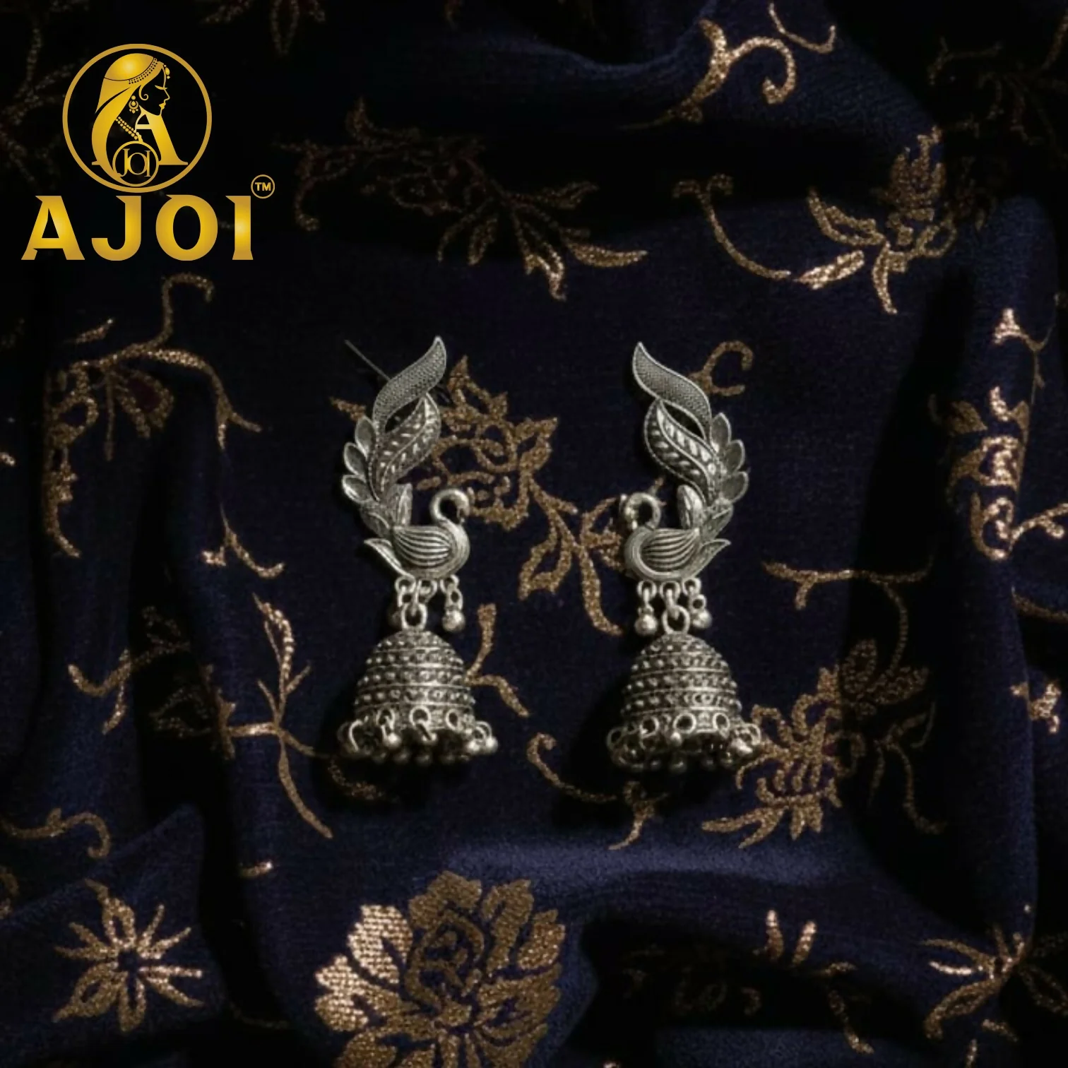 Regal Swan Motif Earrings - Image 3