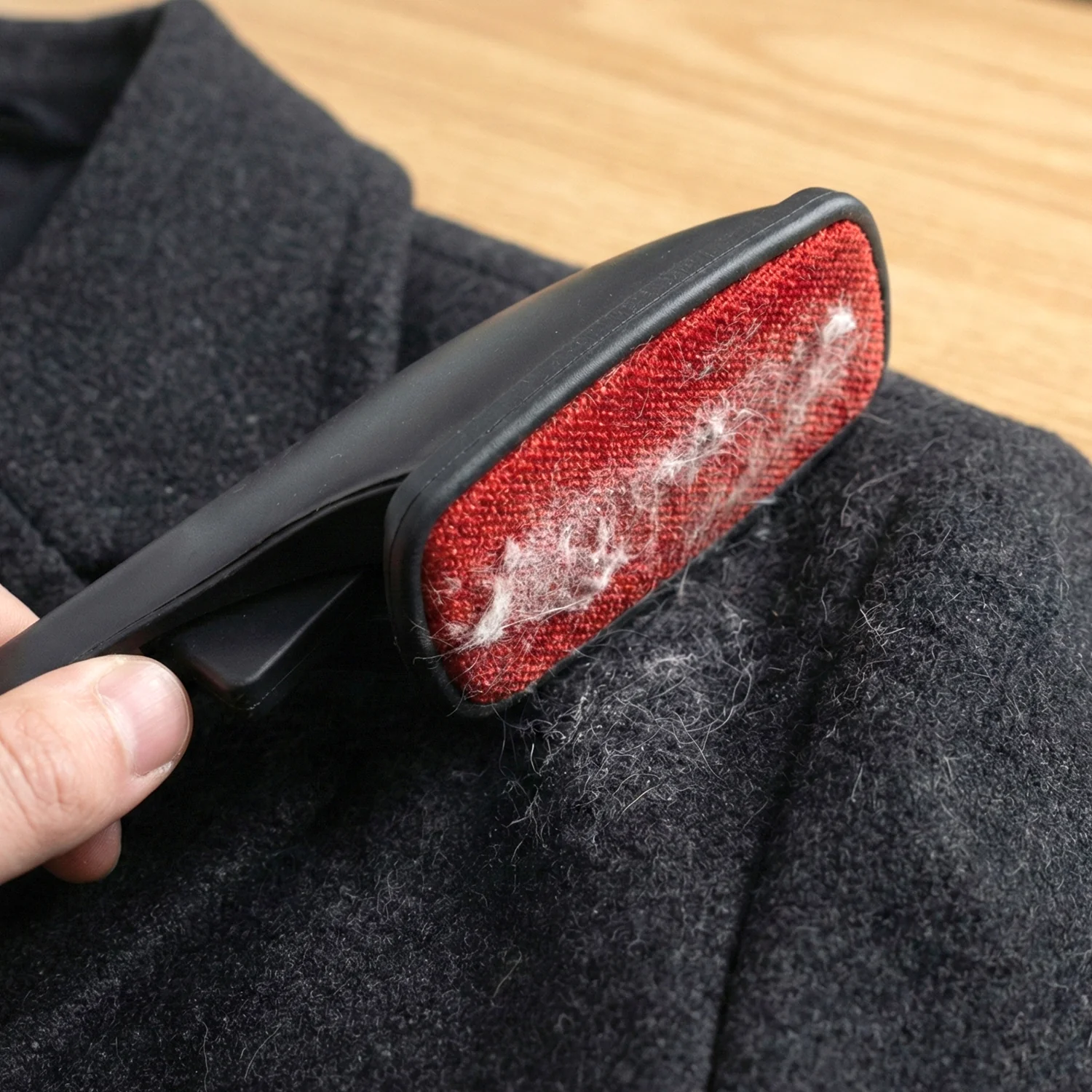 Reusable Double-Sided Clothes Lint Remover Brush (1 Pc) - Image 3